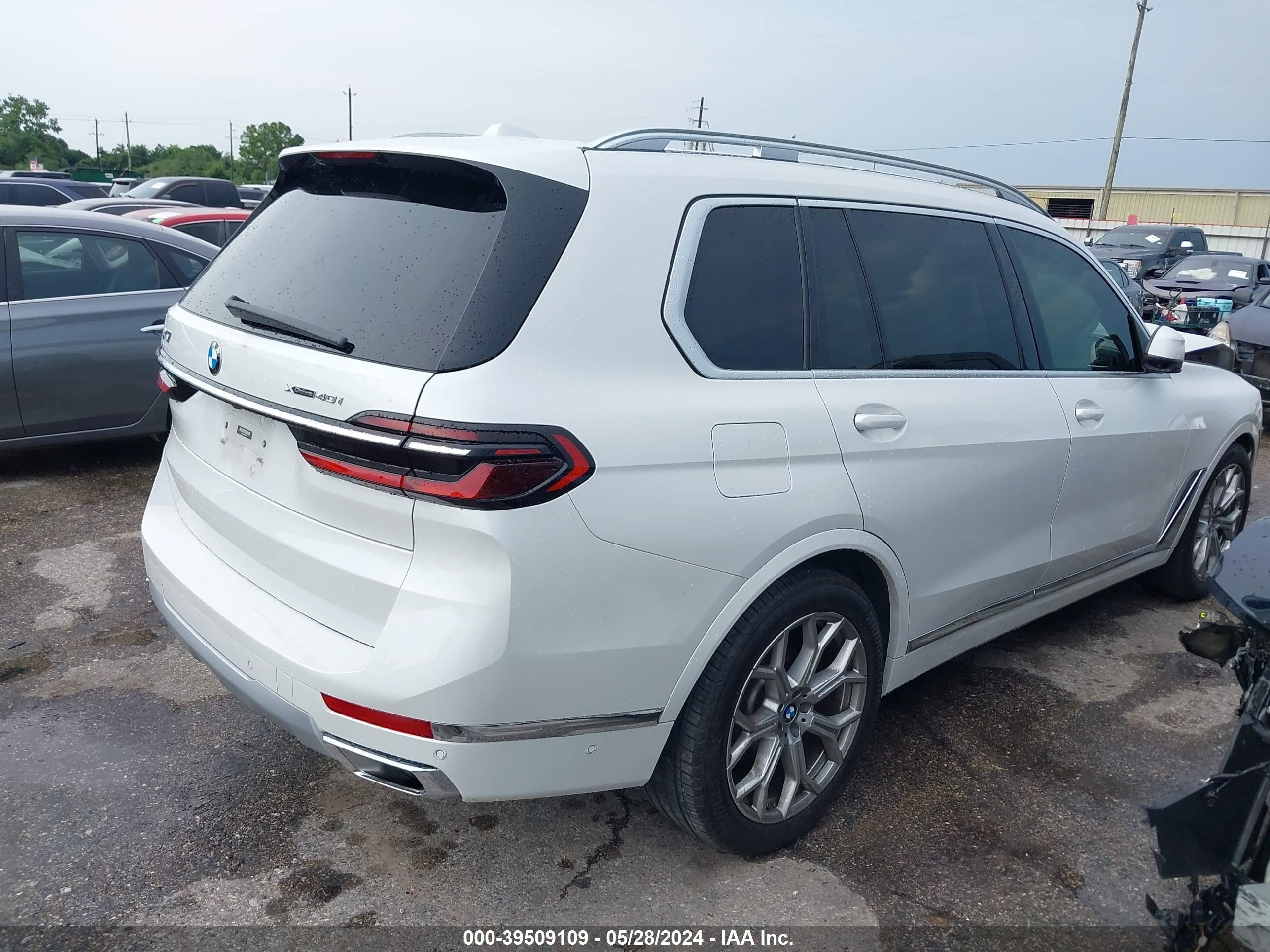 Photo 3 VIN: 5UX23EM08P9R02746 - BMW X7 