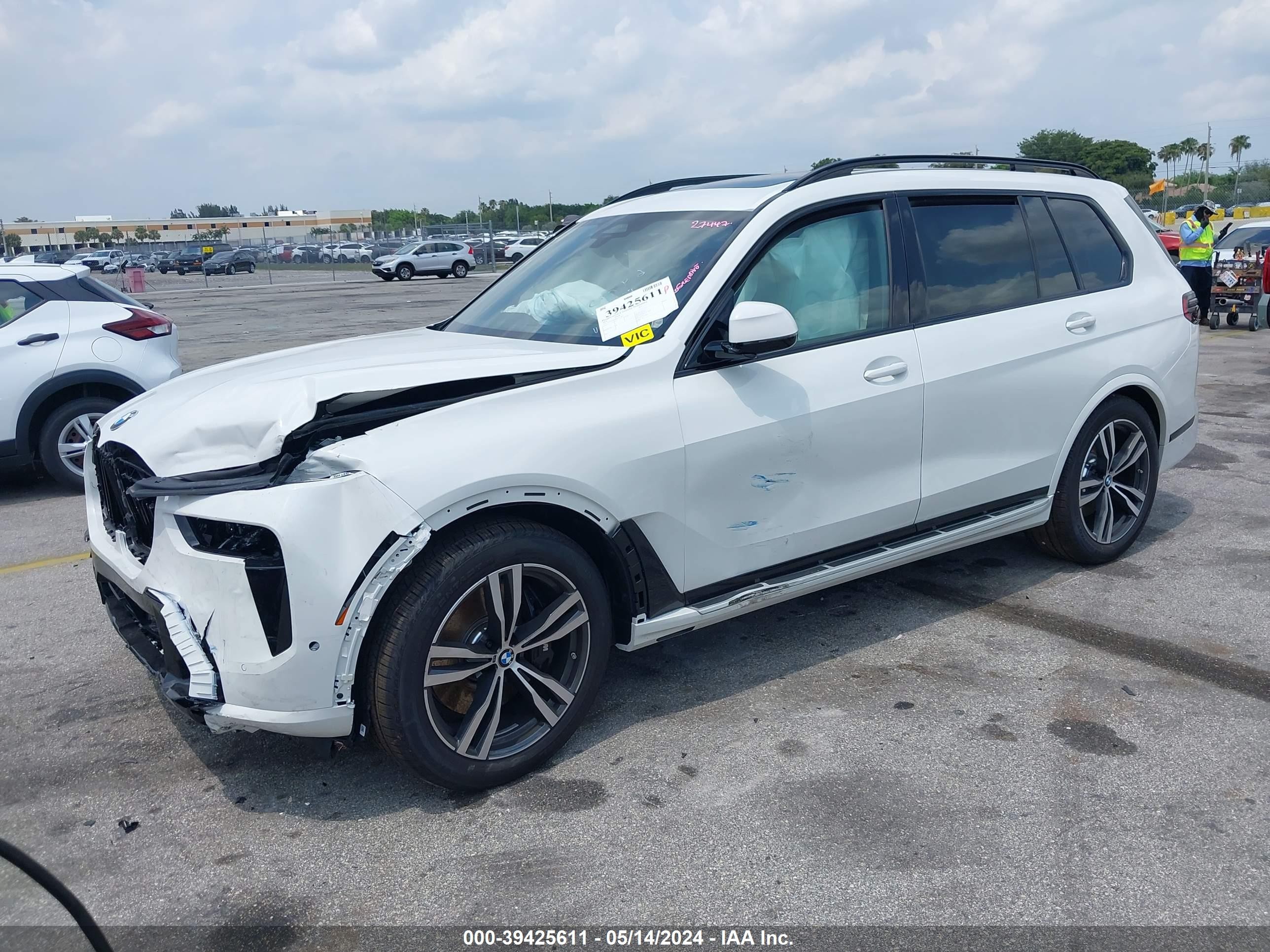 Photo 1 VIN: 5UX23EM09R9V77415 - BMW X7 