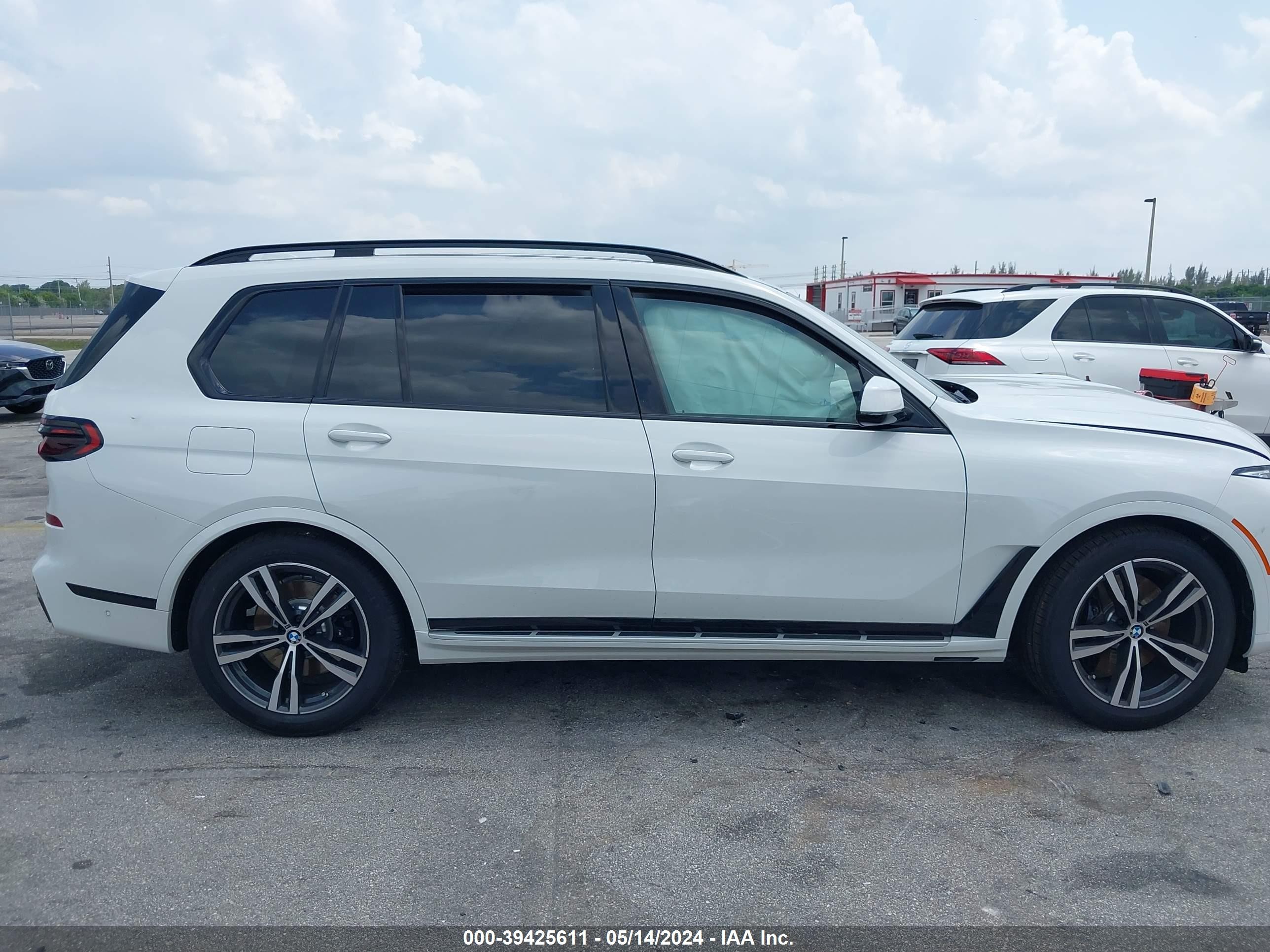 Photo 12 VIN: 5UX23EM09R9V77415 - BMW X7 