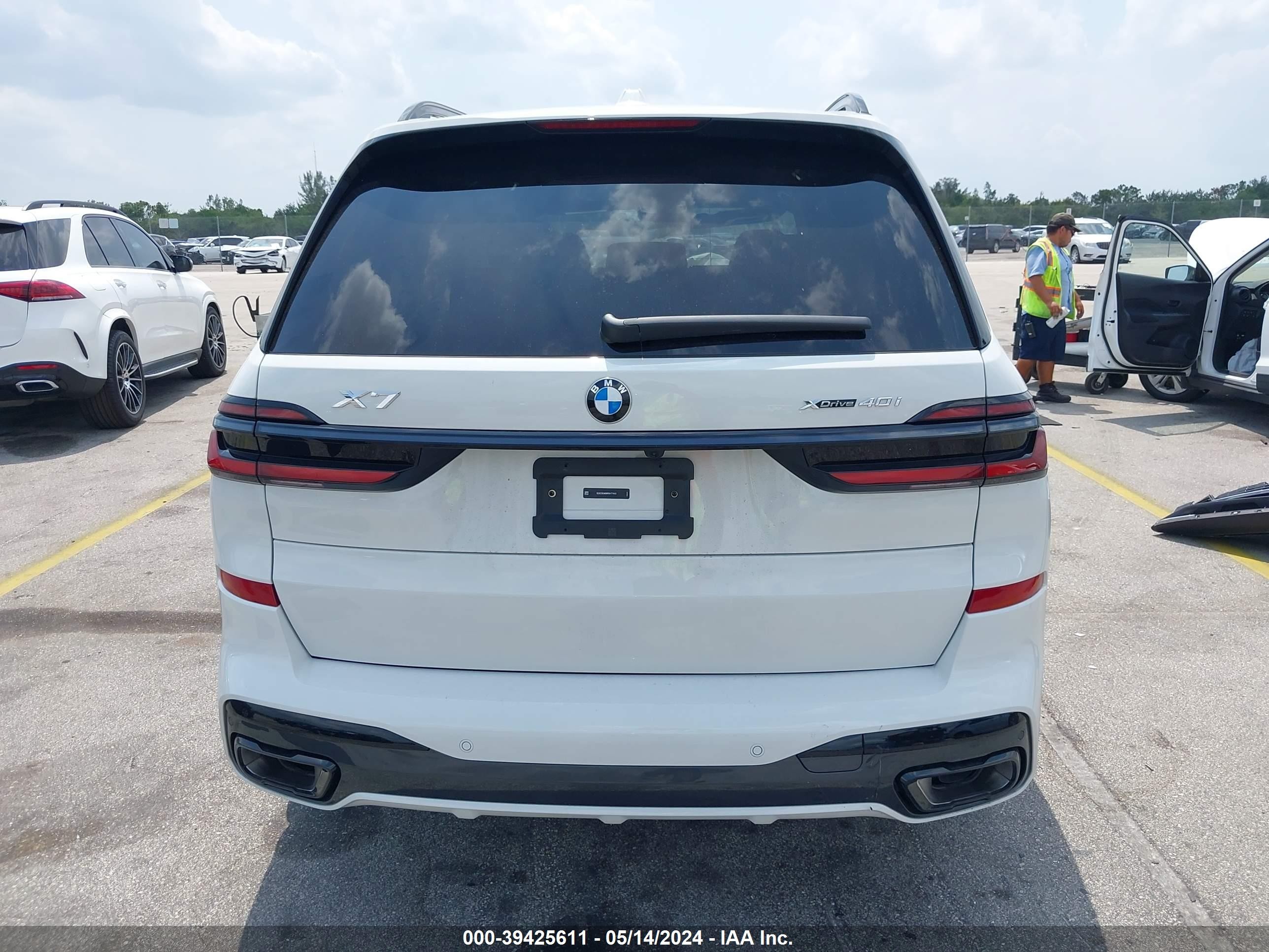 Photo 15 VIN: 5UX23EM09R9V77415 - BMW X7 