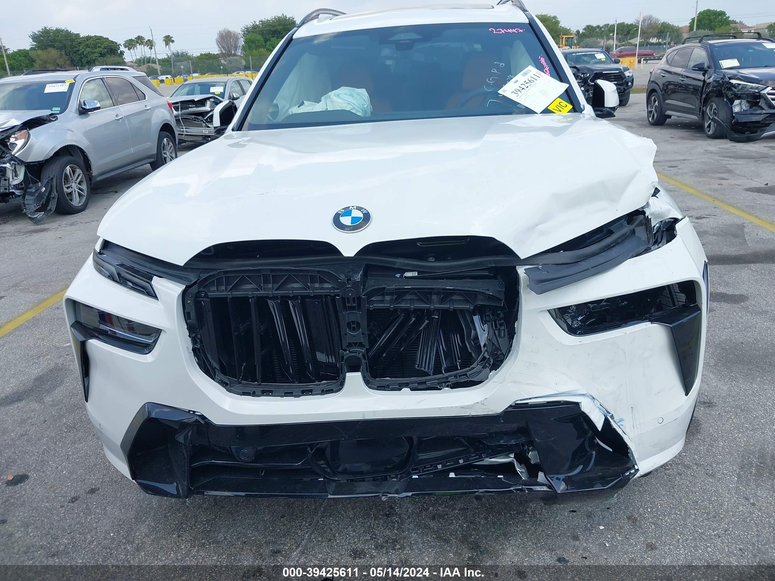 Photo 5 VIN: 5UX23EM09R9V77415 - BMW X7 