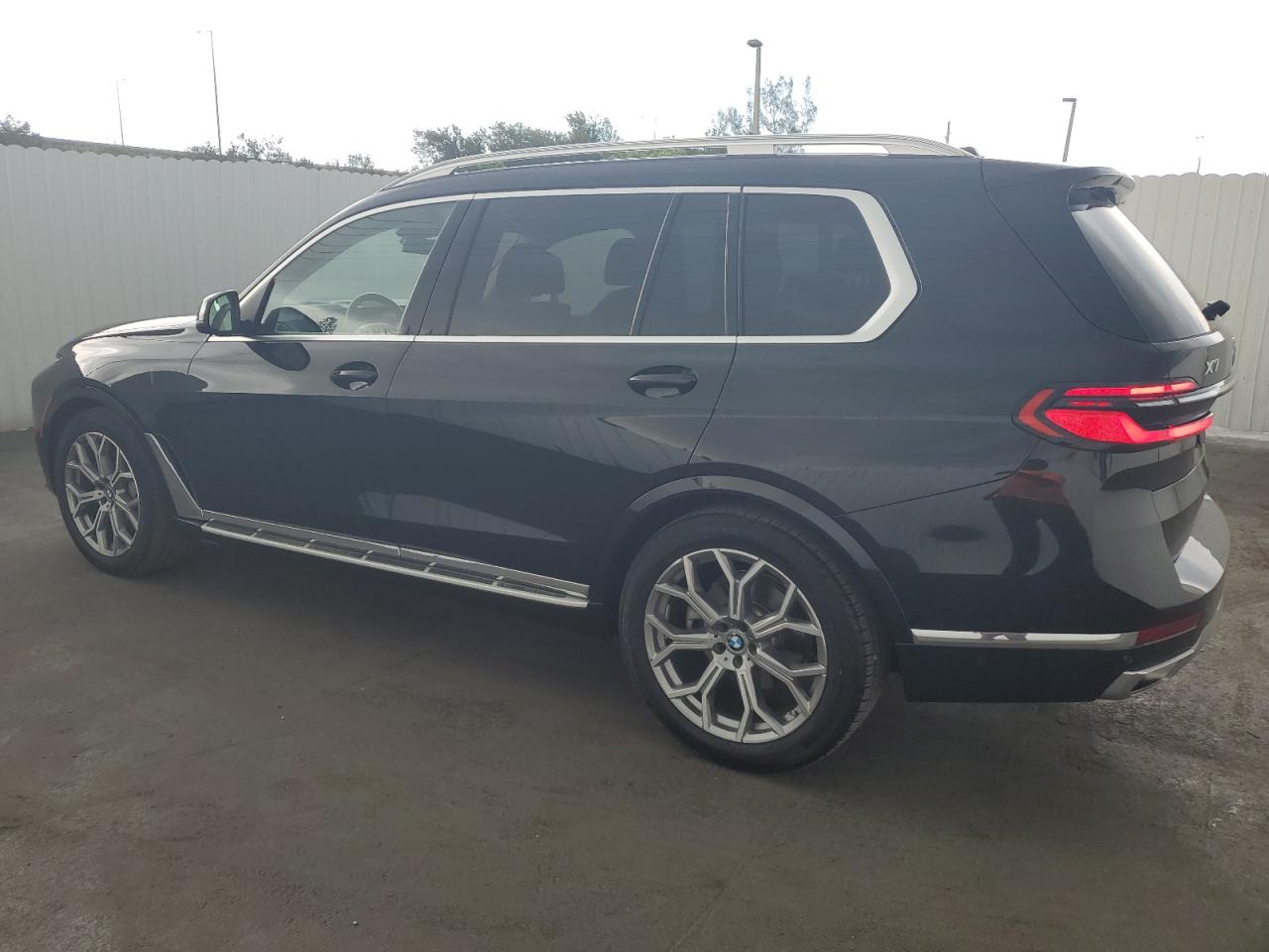 Photo 1 VIN: 5UX23EM0XR9V08913 - BMW X7 