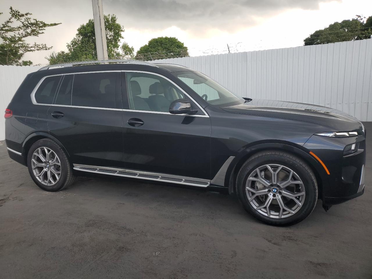 Photo 3 VIN: 5UX23EM0XR9V08913 - BMW X7 