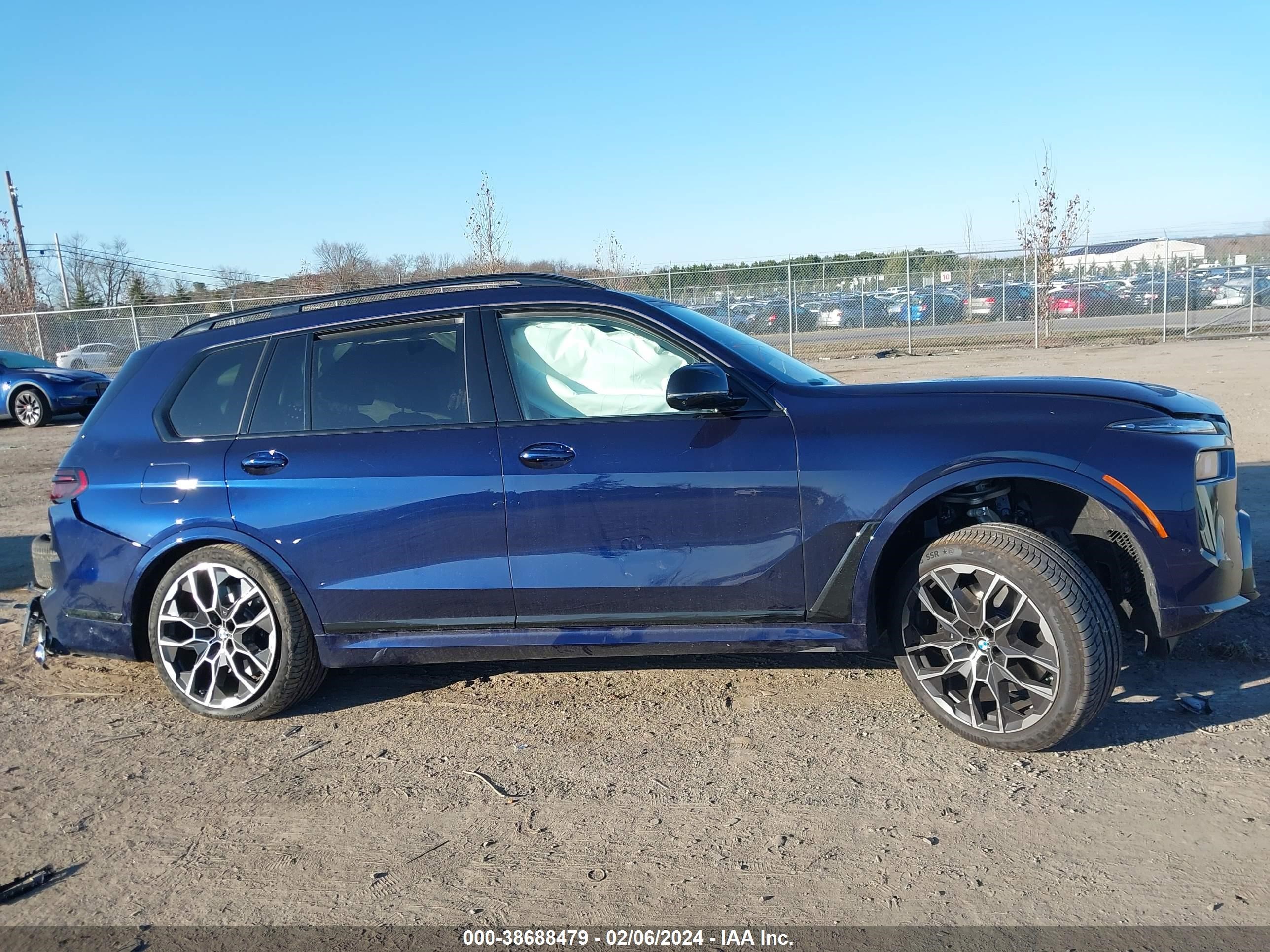 Photo 13 VIN: 5UX33EM00R9T18784 - BMW X7 