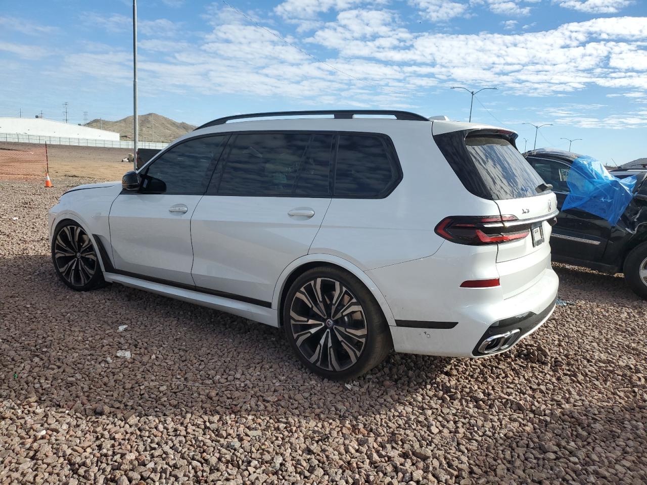 Photo 1 VIN: 5UX33EM02P9N46251 - BMW X7 