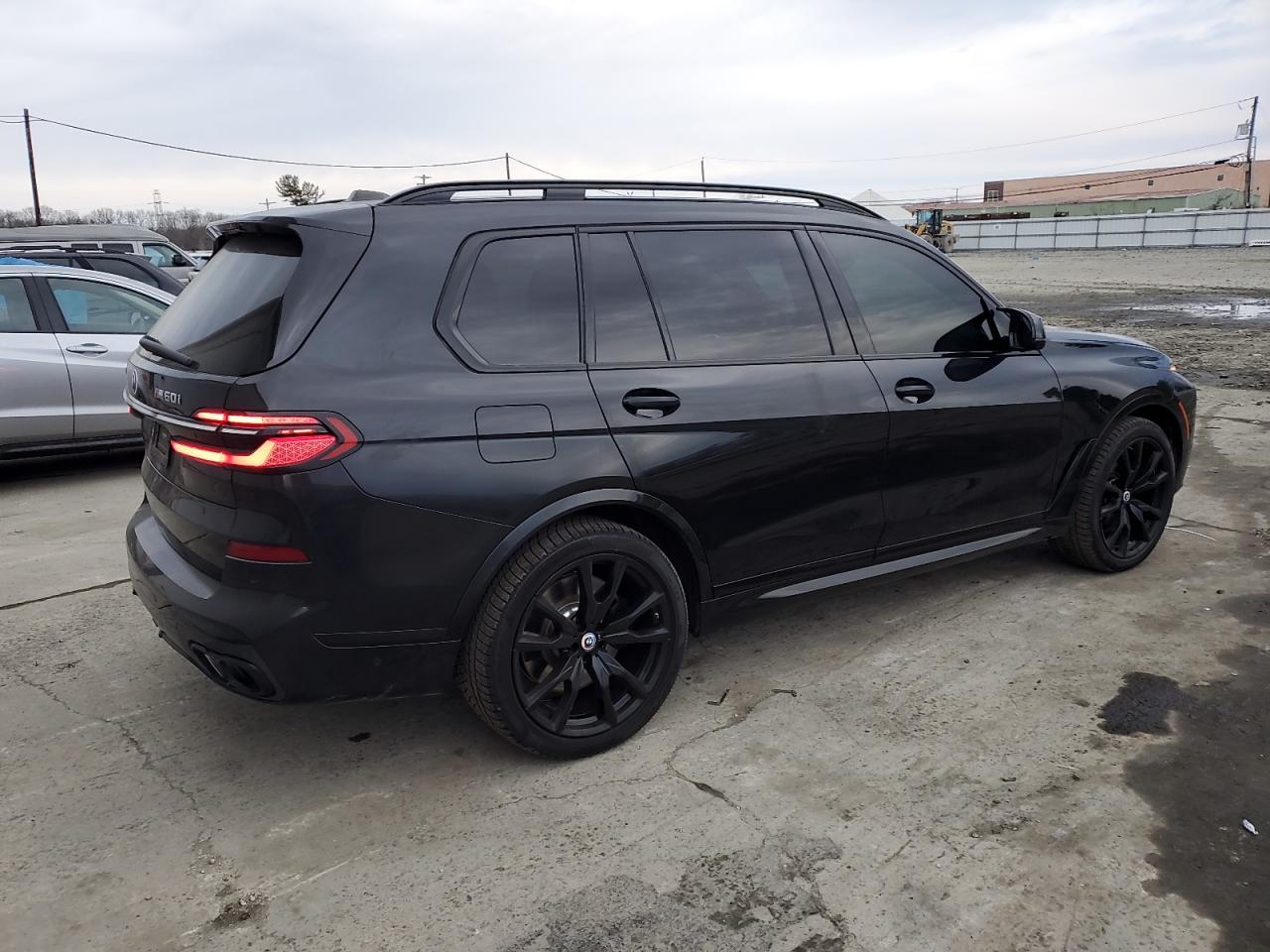 Photo 2 VIN: 5UX33EM04P9P23057 - BMW X7 