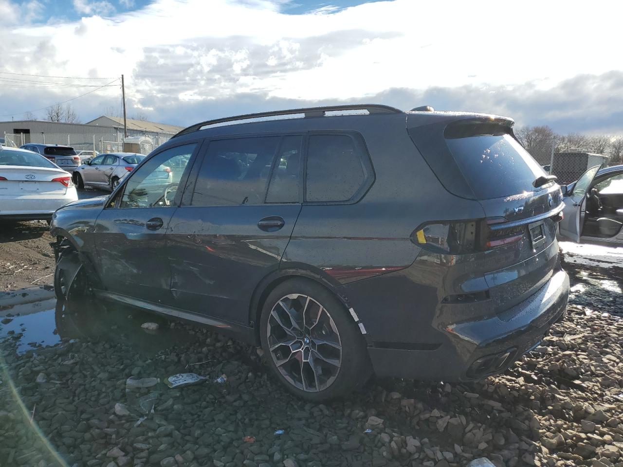 Photo 1 VIN: 5UX33EM05R9T83226 - BMW X7 