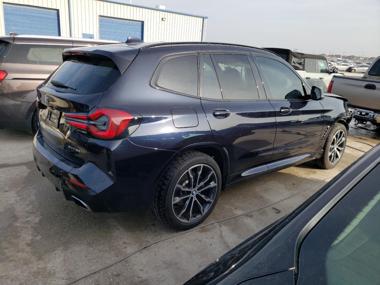 Photo 2 VIN: 5UX53DP03P9N51229 - BMW X3 