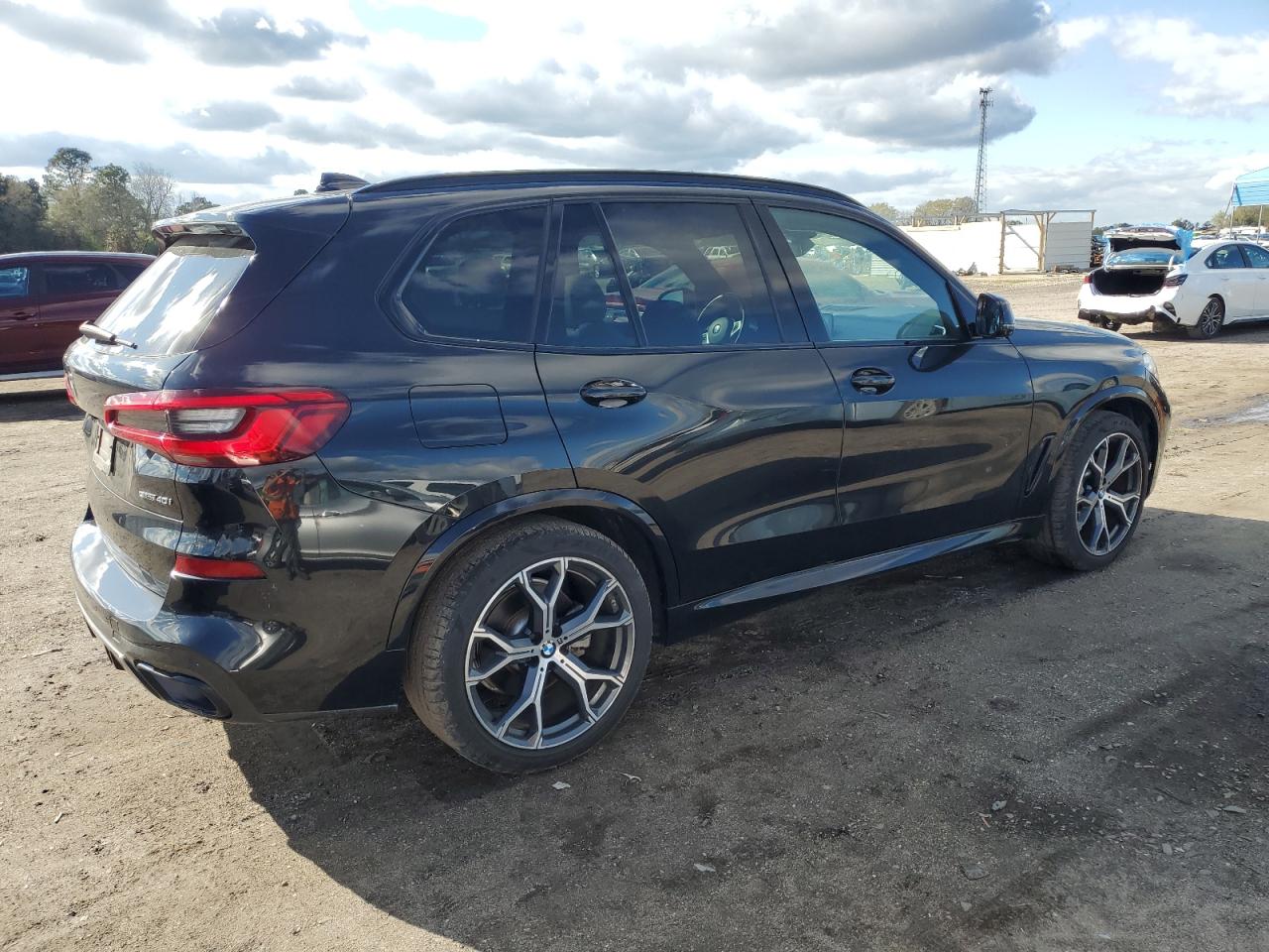 Photo 2 VIN: 5UXCR4C02LLW63951 - BMW X5 