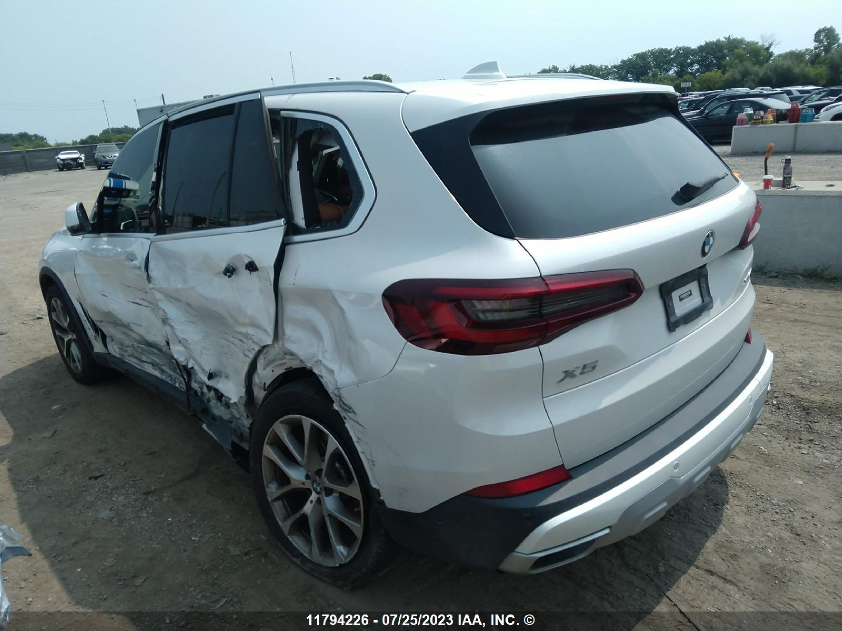 Photo 2 VIN: 5UXCR6C01N9L45119 - BMW X5 