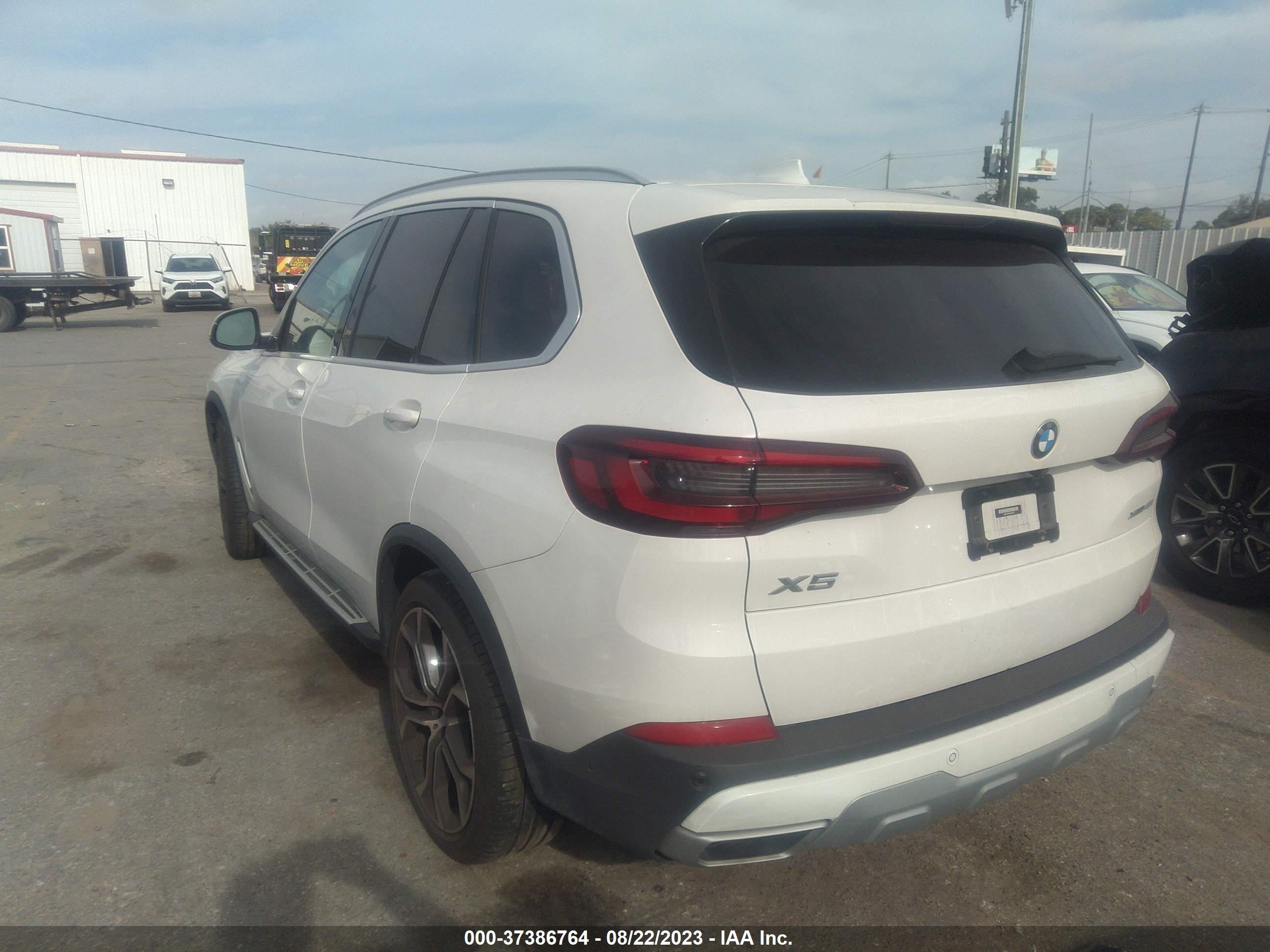 Photo 2 VIN: 5UXCR6C03N9N04772 - BMW X5 