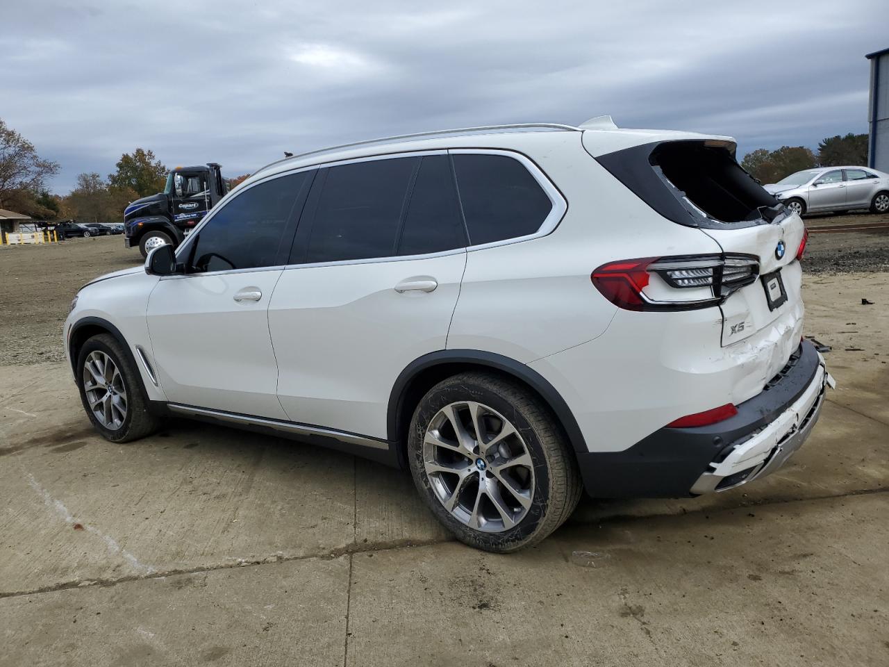 Photo 1 VIN: 5UXCR6C53KLL11001 - BMW X5 