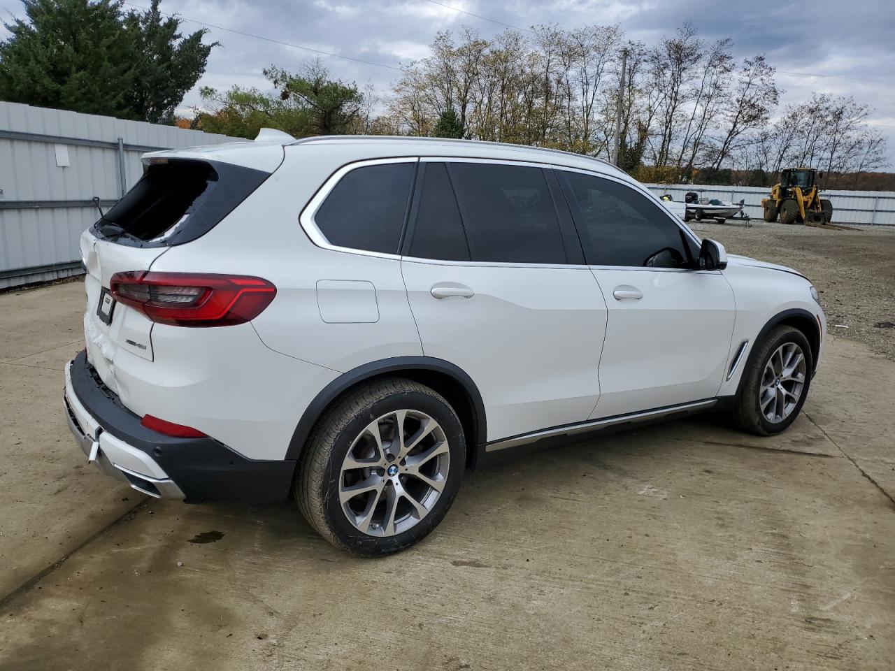 Photo 2 VIN: 5UXCR6C53KLL11001 - BMW X5 