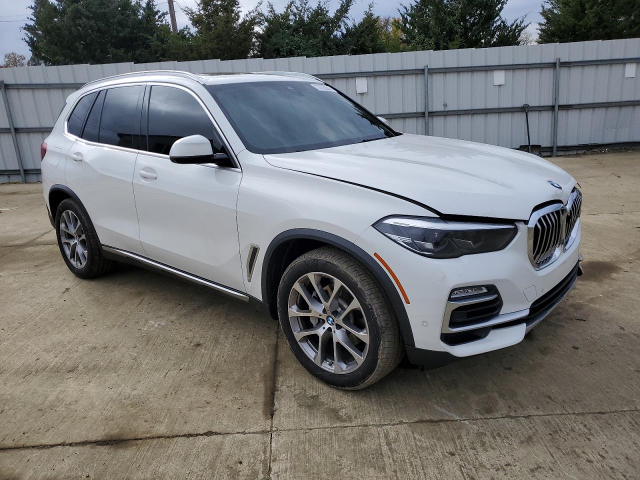 Photo 3 VIN: 5UXCR6C53KLL11001 - BMW X5 