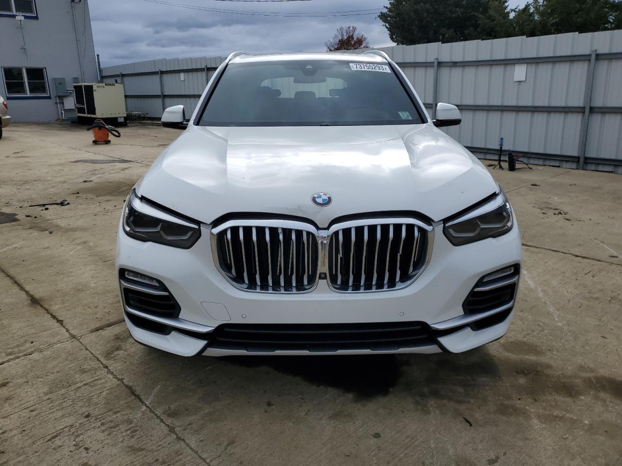 Photo 4 VIN: 5UXCR6C53KLL11001 - BMW X5 