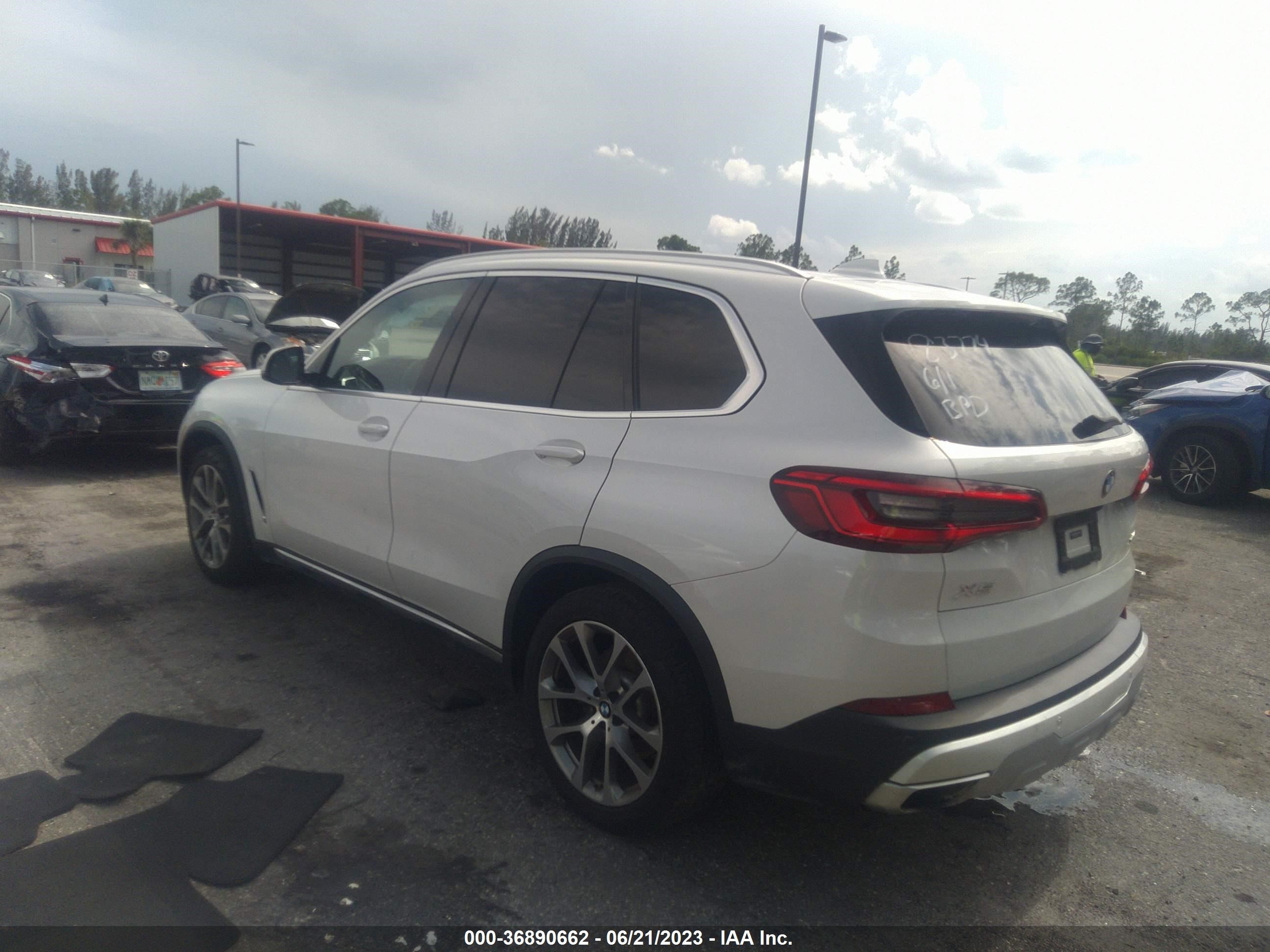 Photo 2 VIN: 5UXCR6C54KLK83774 - BMW X5 