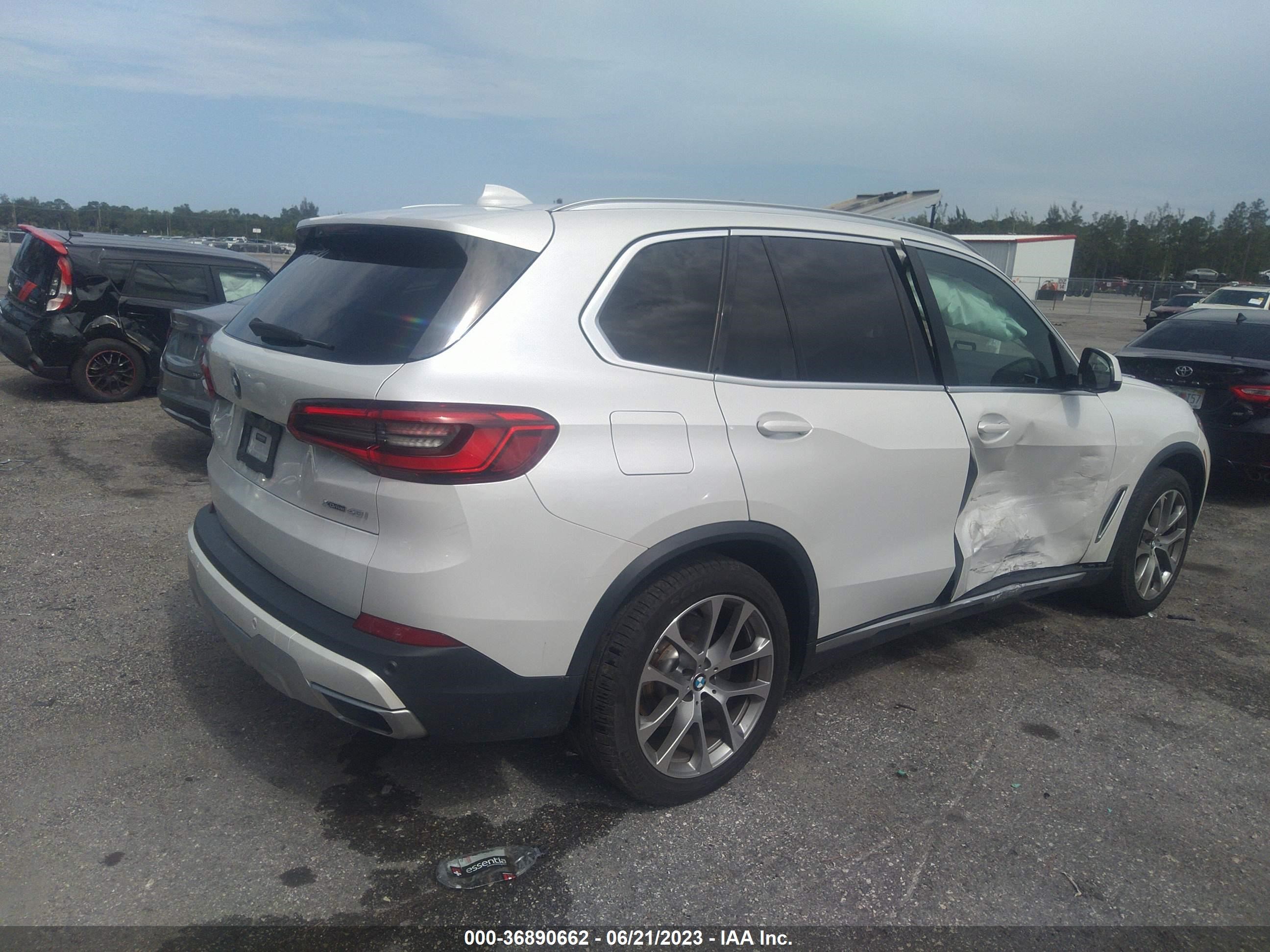 Photo 3 VIN: 5UXCR6C54KLK83774 - BMW X5 