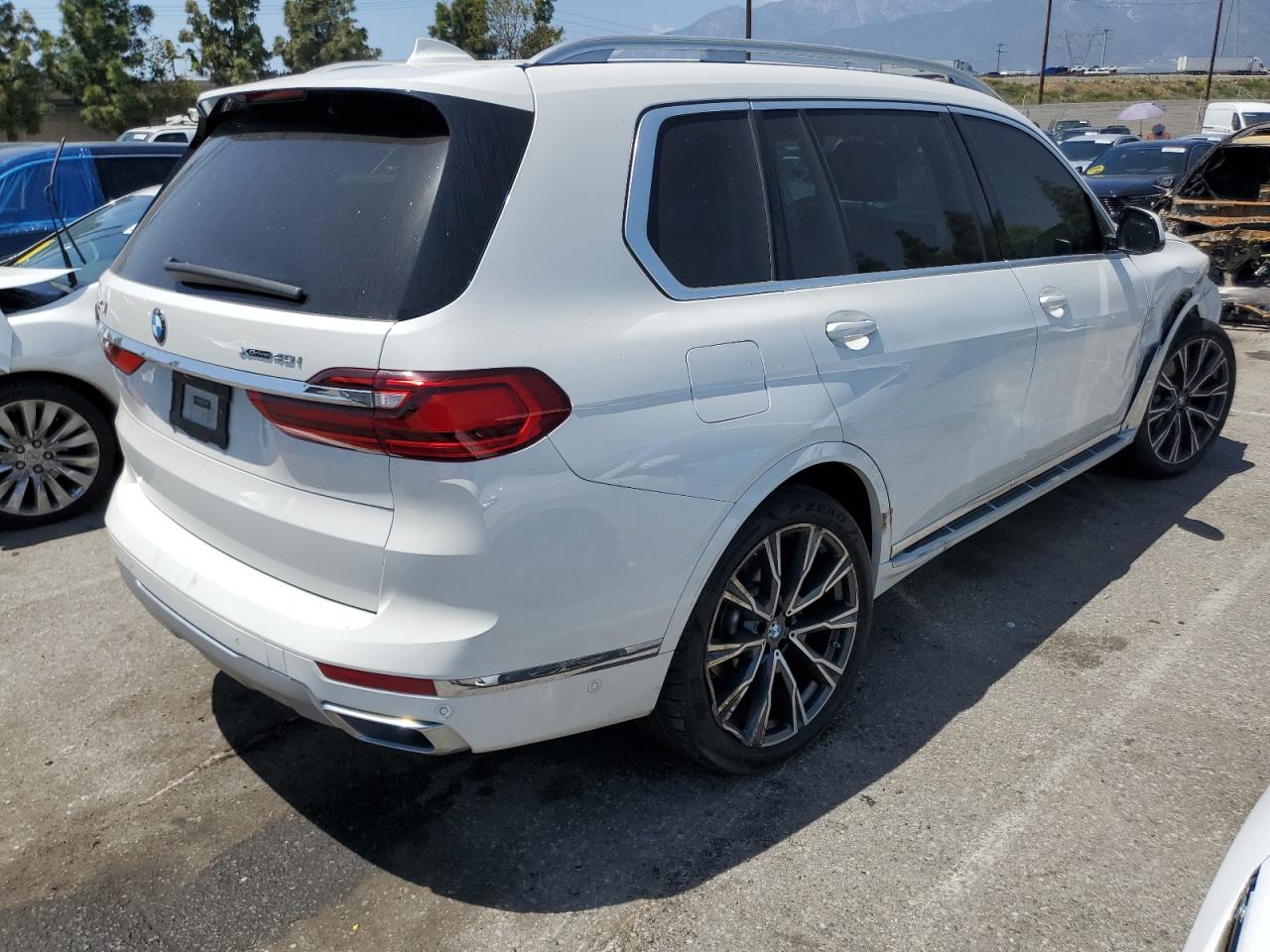 Photo 2 VIN: 5UXCW2C01L9A01095 - BMW X7 