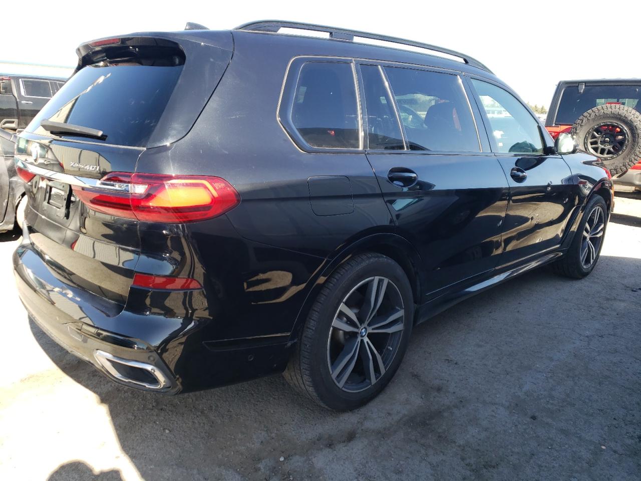 Photo 2 VIN: 5UXCW2C01L9A02568 - BMW X7 