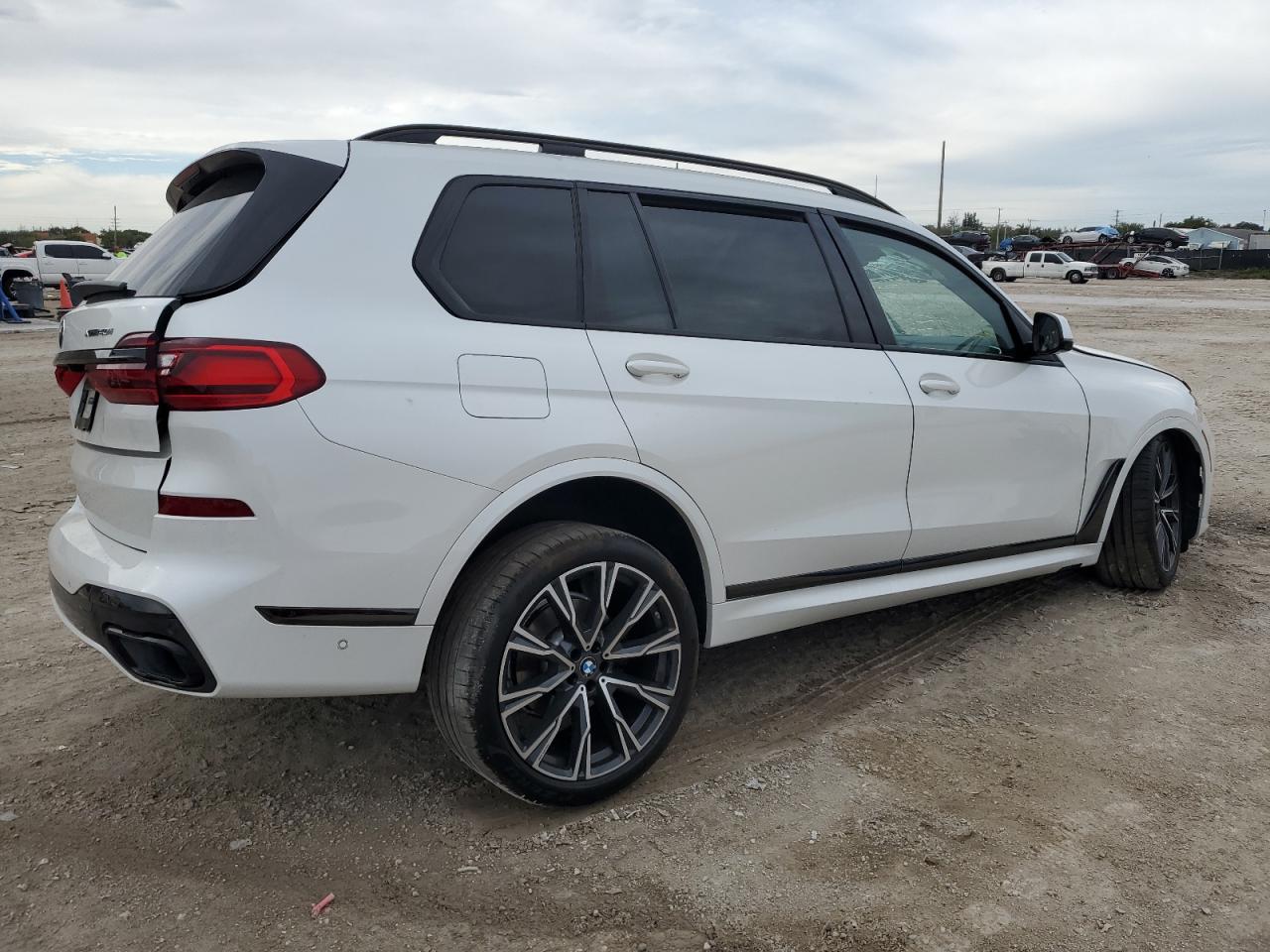 Photo 2 VIN: 5UXCW2C01M9E21621 - BMW X7 