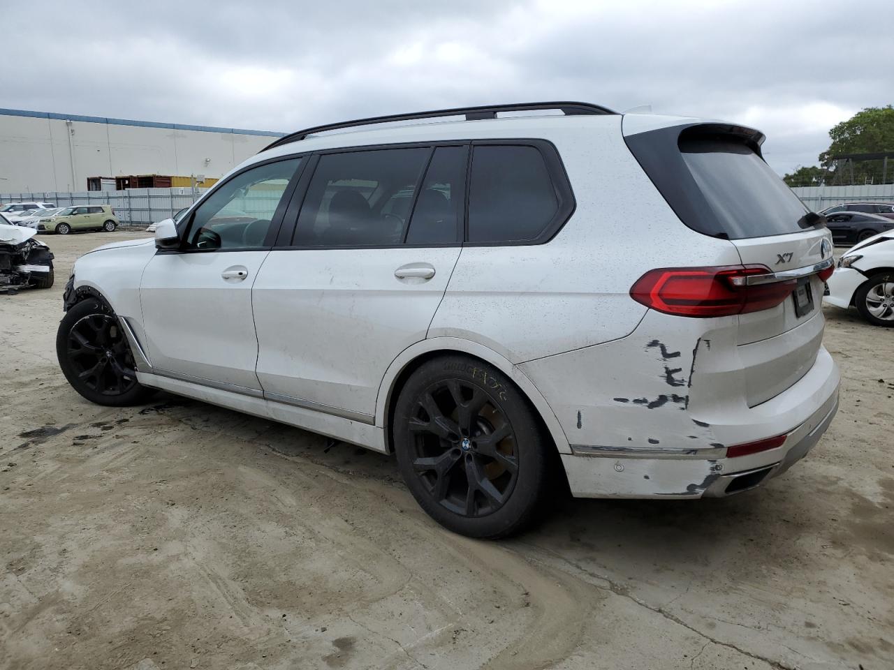 Photo 1 VIN: 5UXCW2C01N9M36277 - BMW X7 