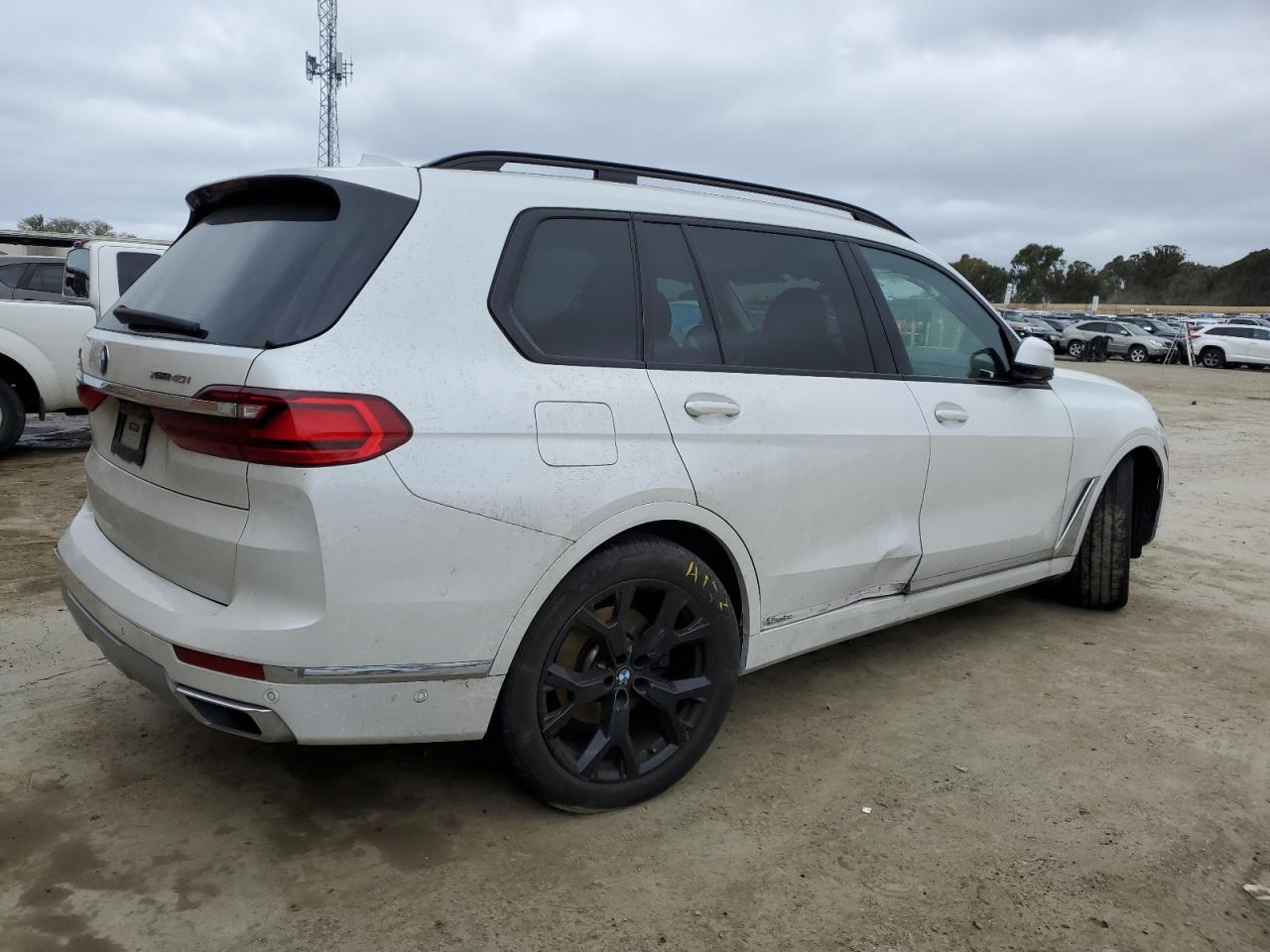 Photo 2 VIN: 5UXCW2C01N9M36277 - BMW X7 