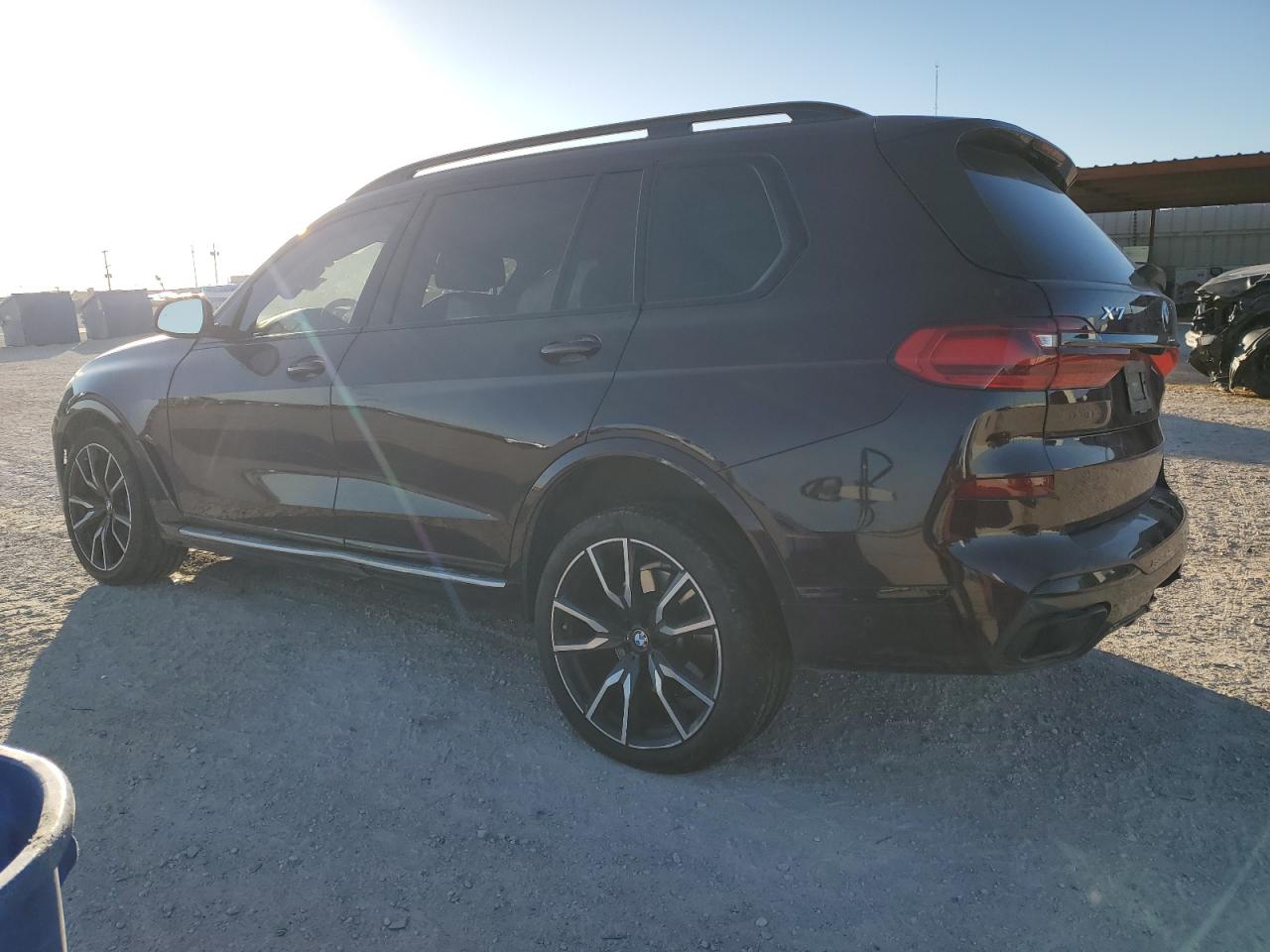 Photo 1 VIN: 5UXCW2C02N9J55864 - BMW X7 