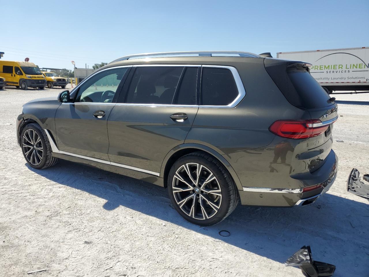 Photo 1 VIN: 5UXCW2C03M9D98620 - BMW X7 