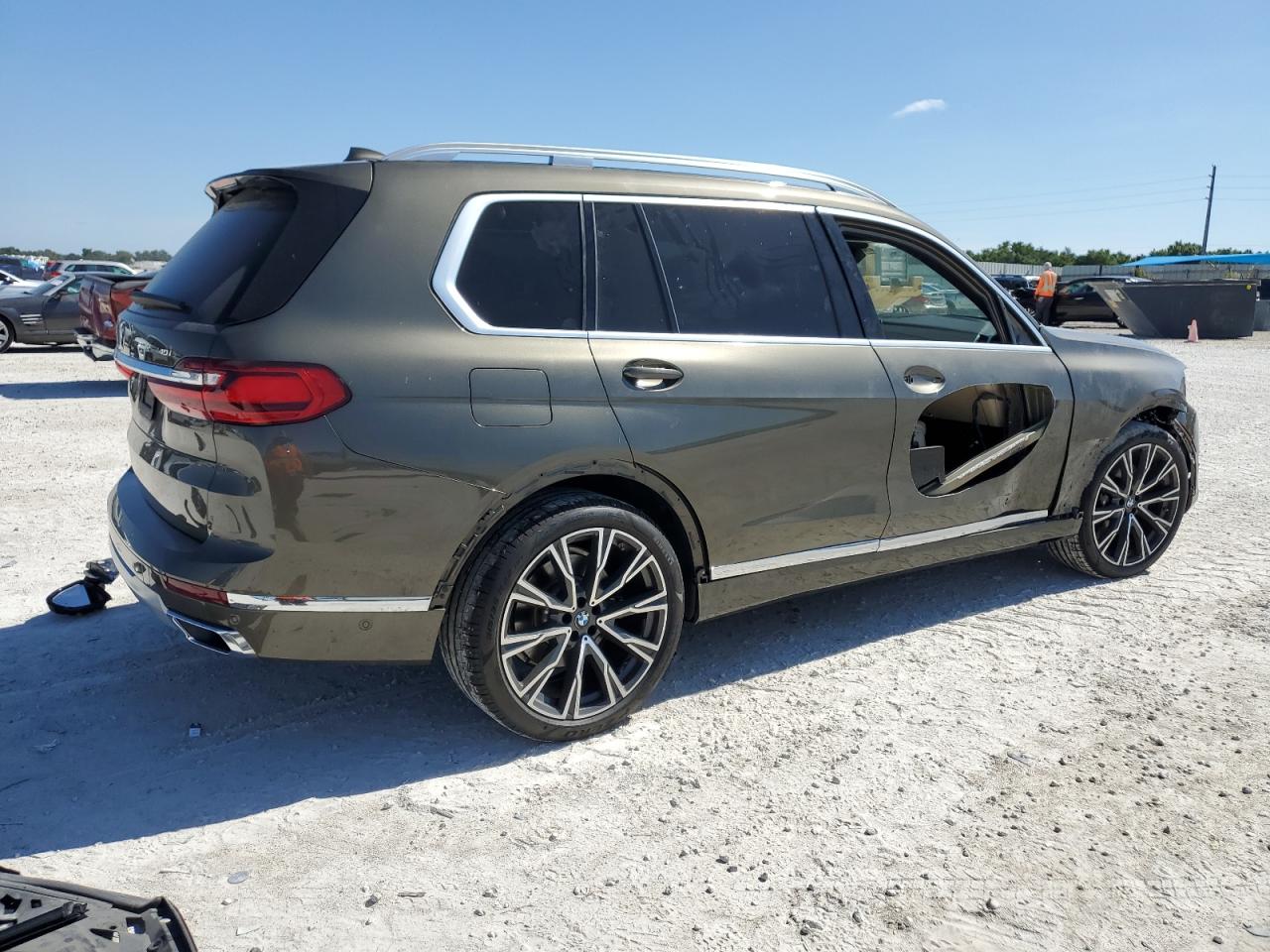 Photo 2 VIN: 5UXCW2C03M9D98620 - BMW X7 