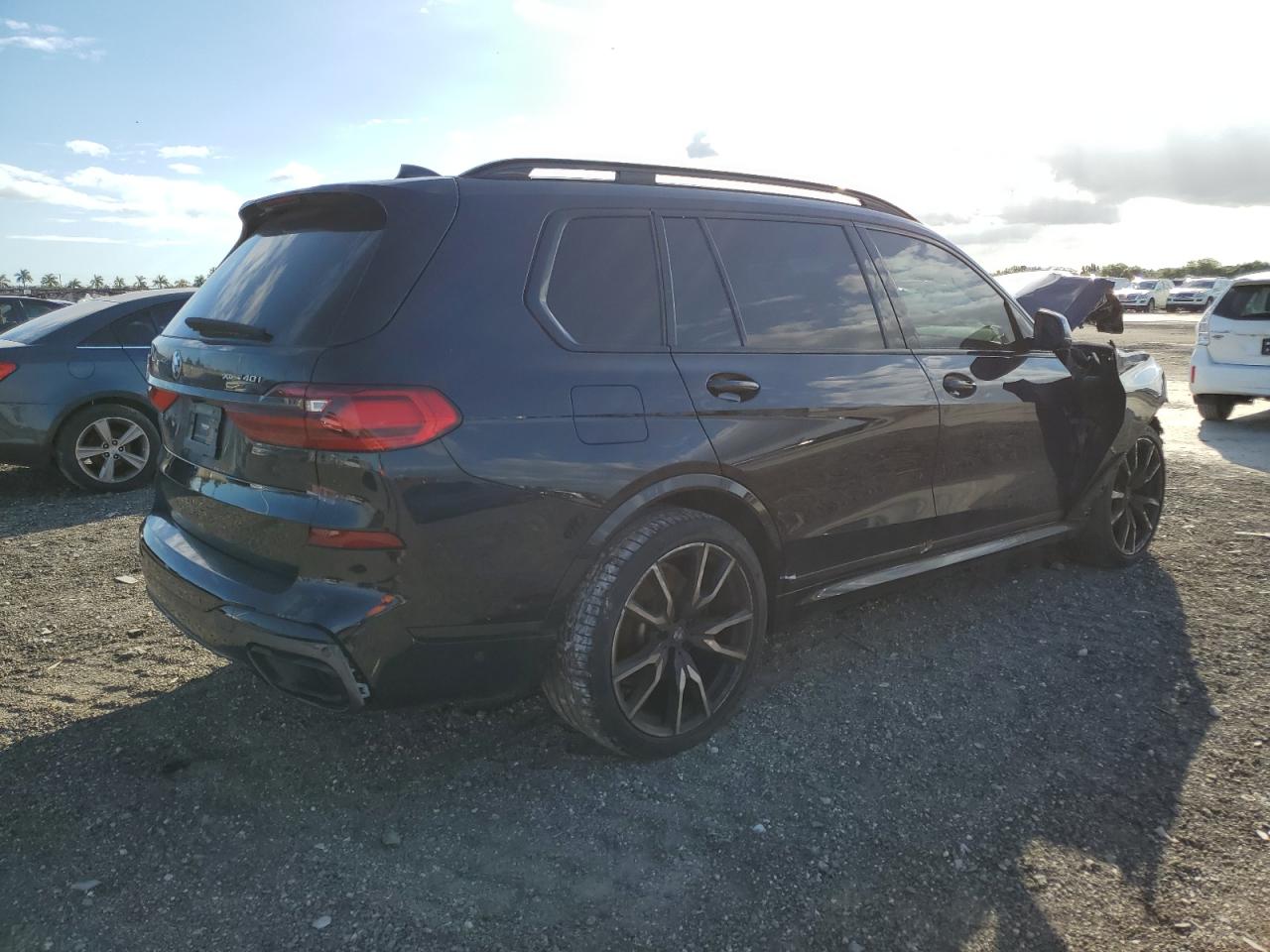 Photo 2 VIN: 5UXCW2C04N9J82760 - BMW X7 