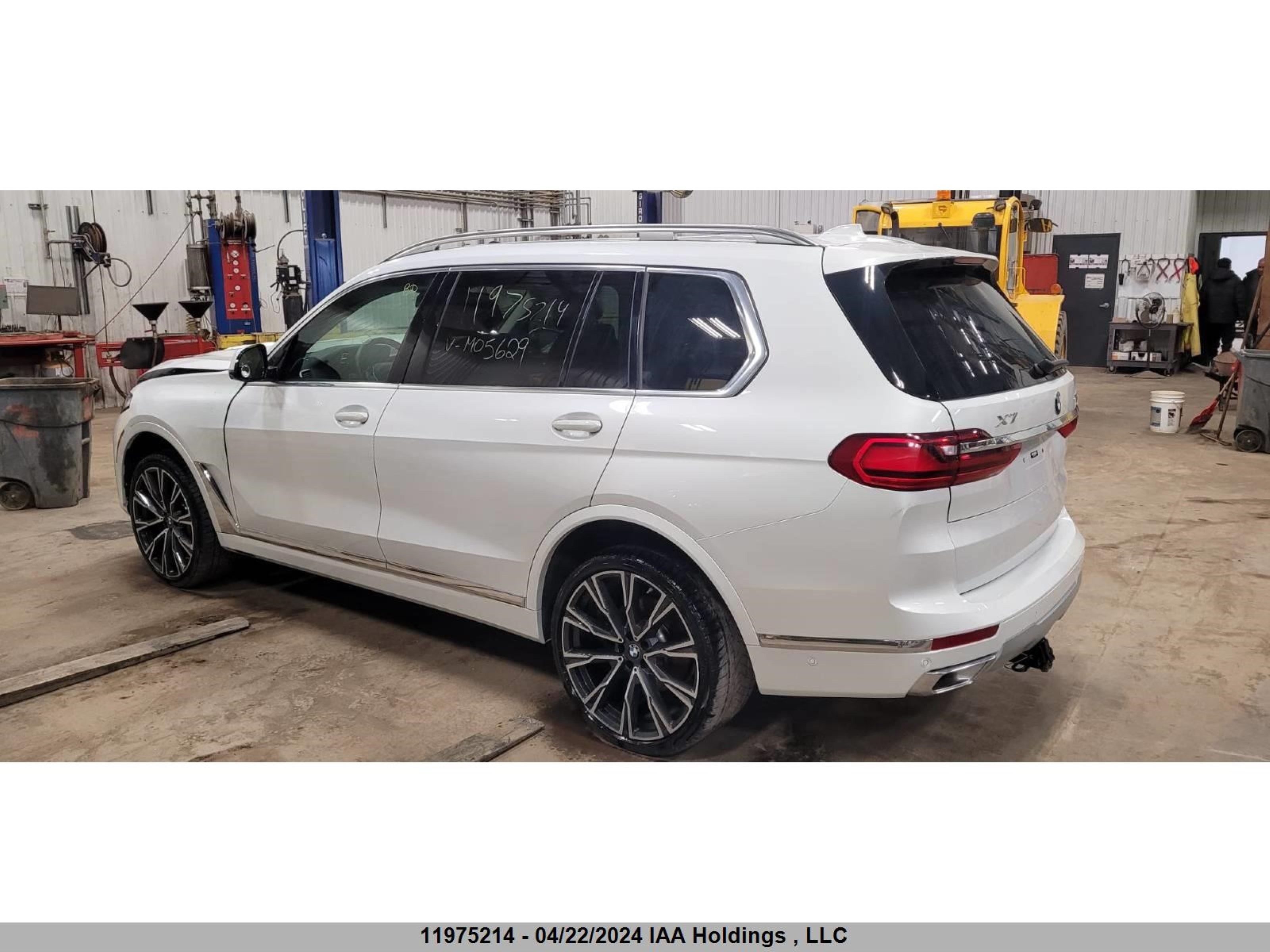 Photo 1 VIN: 5UXCW2C05N9M05629 - BMW X7 