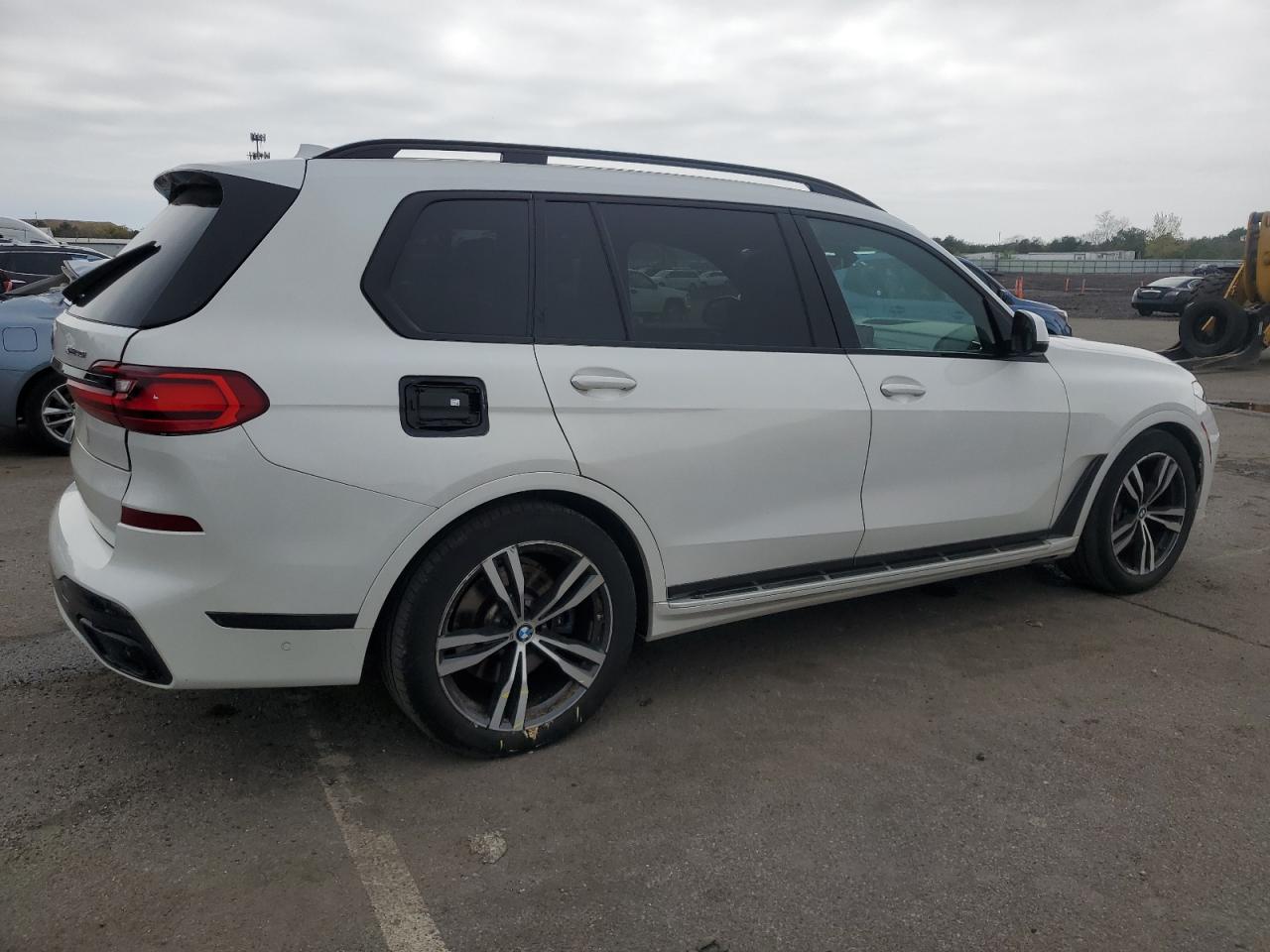 Photo 2 VIN: 5UXCW2C06L9B83487 - BMW X7 