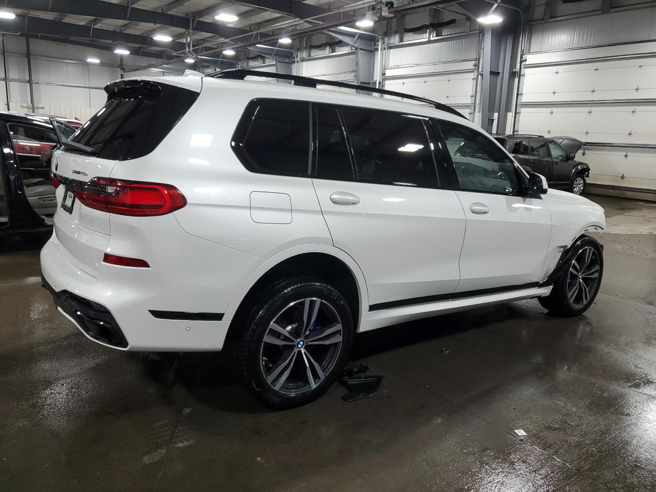 Photo 2 VIN: 5UXCW2C07N9K03035 - BMW X7 