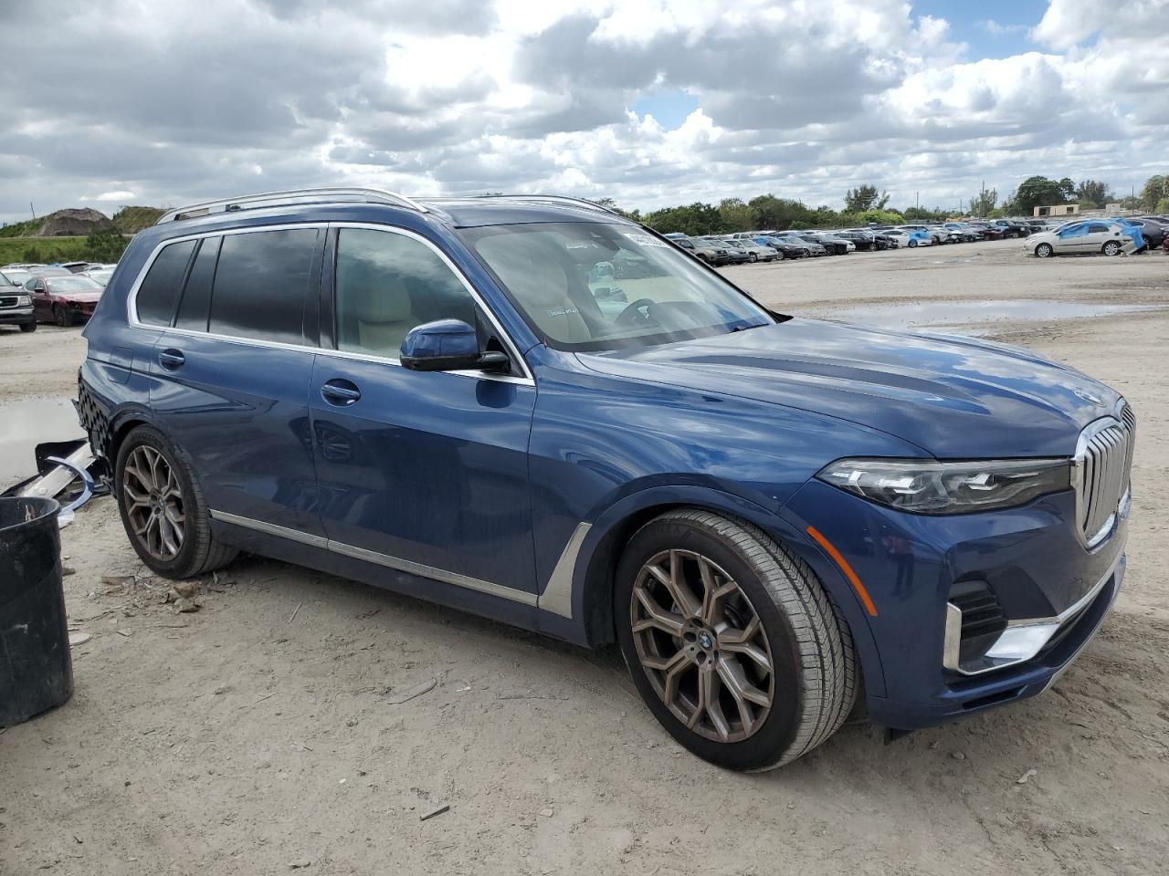 Photo 3 VIN: 5UXCW2C0XN9L61949 - BMW X7 