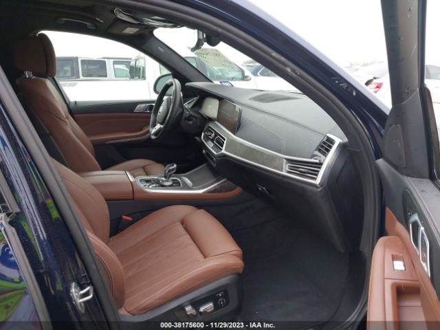 Photo 4 VIN: 5UXCW2C0XN9M76941 - BMW X7 