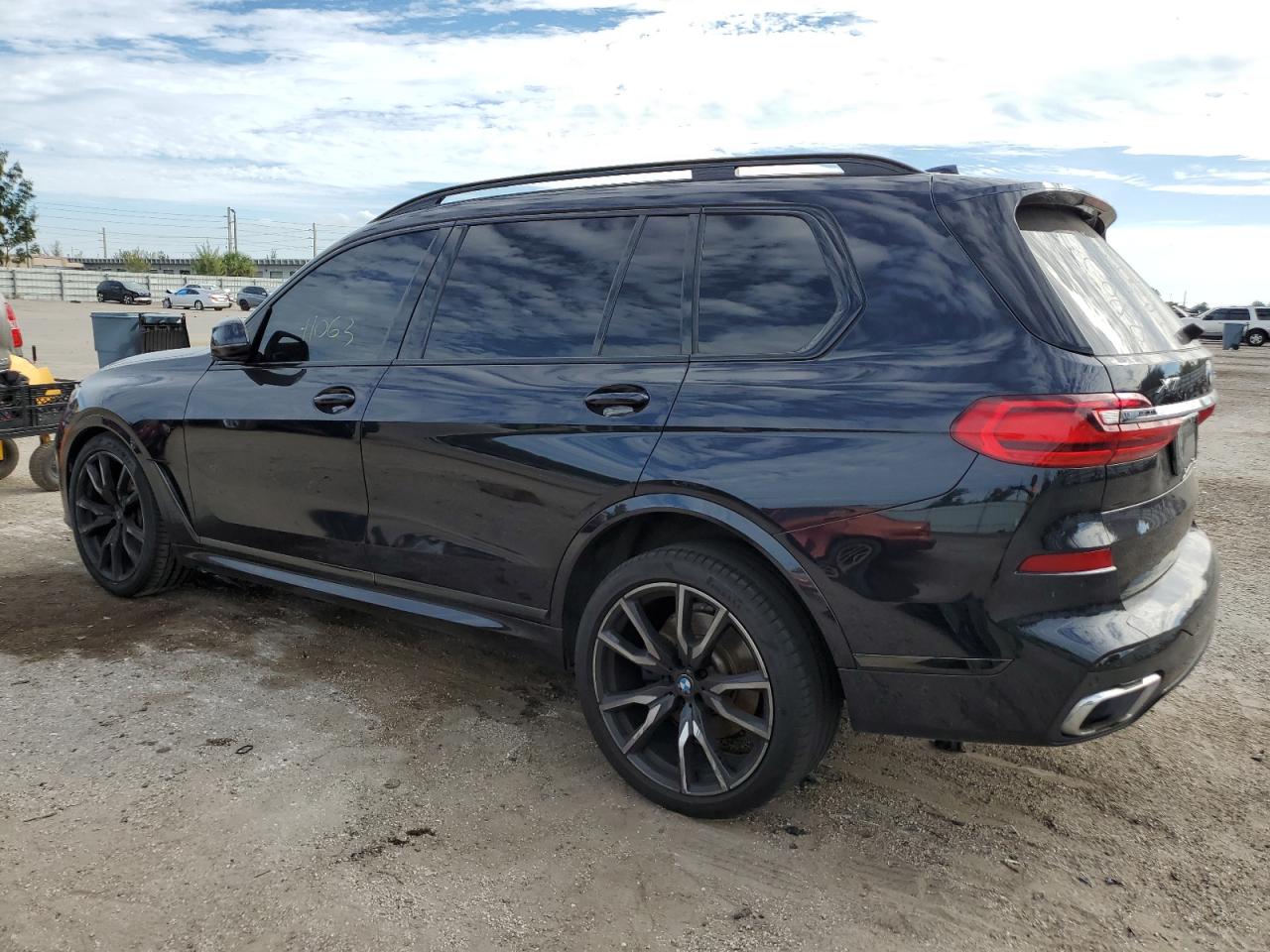 Photo 1 VIN: 5UXCW2C58KL082087 - BMW X7 