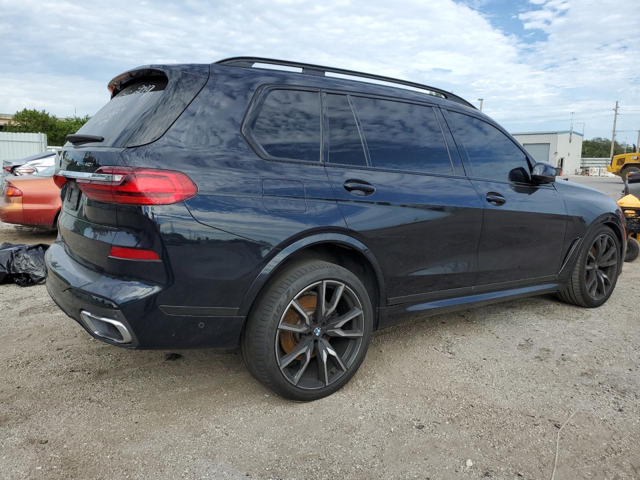 Photo 2 VIN: 5UXCW2C58KL082087 - BMW X7 