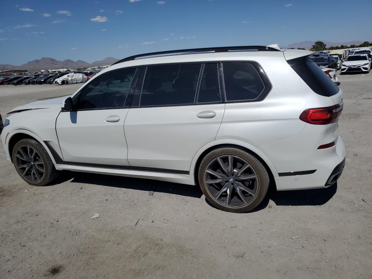 Photo 1 VIN: 5UXCX4C52KLB40111 - BMW X7 