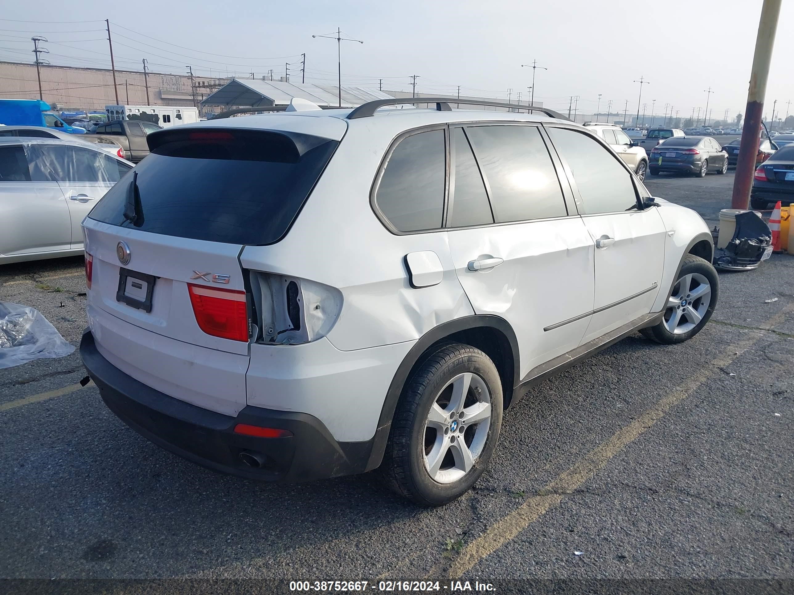 Photo 3 VIN: 5UXFE43588L033721 - BMW X5 