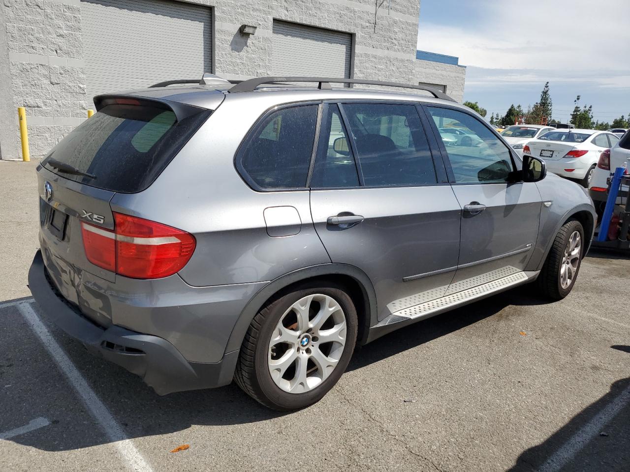 Photo 2 VIN: 5UXFE83588LZ47975 - BMW X5 