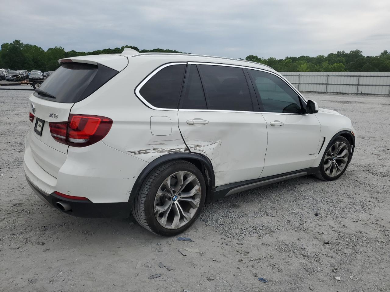 Photo 2 VIN: 5UXKR0C32H0V83086 - BMW X5 