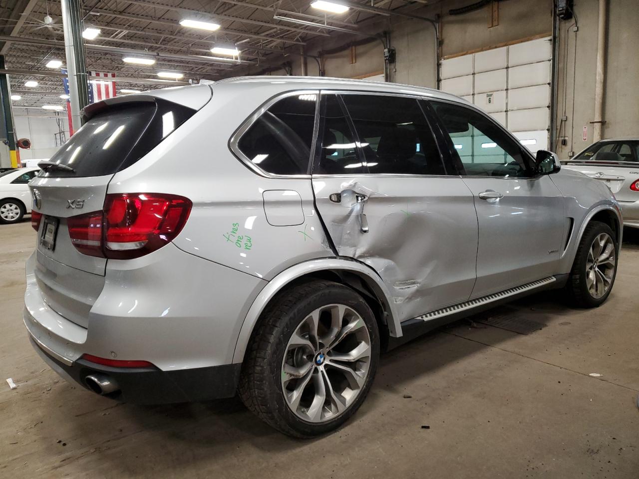 Photo 2 VIN: 5UXKR0C34H0V77502 - BMW X5 