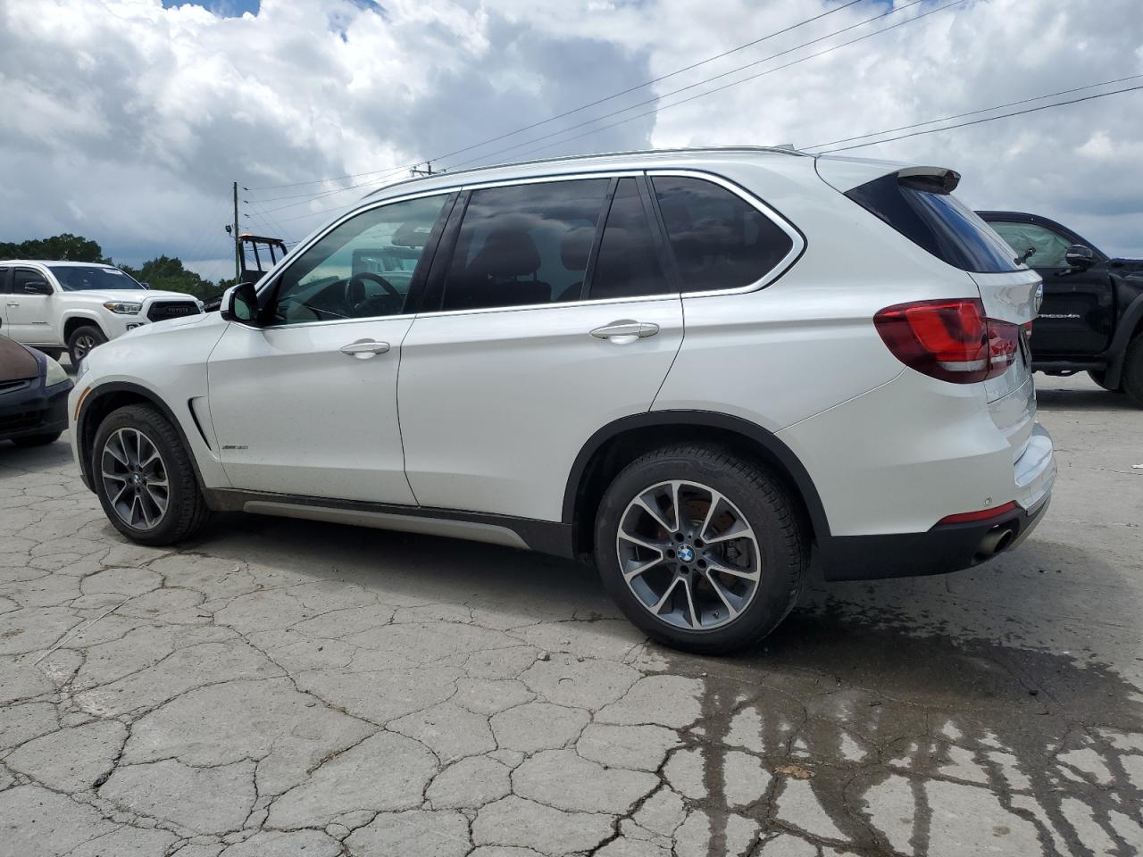 Photo 1 VIN: 5UXKR0C39H0X80109 - BMW X5 