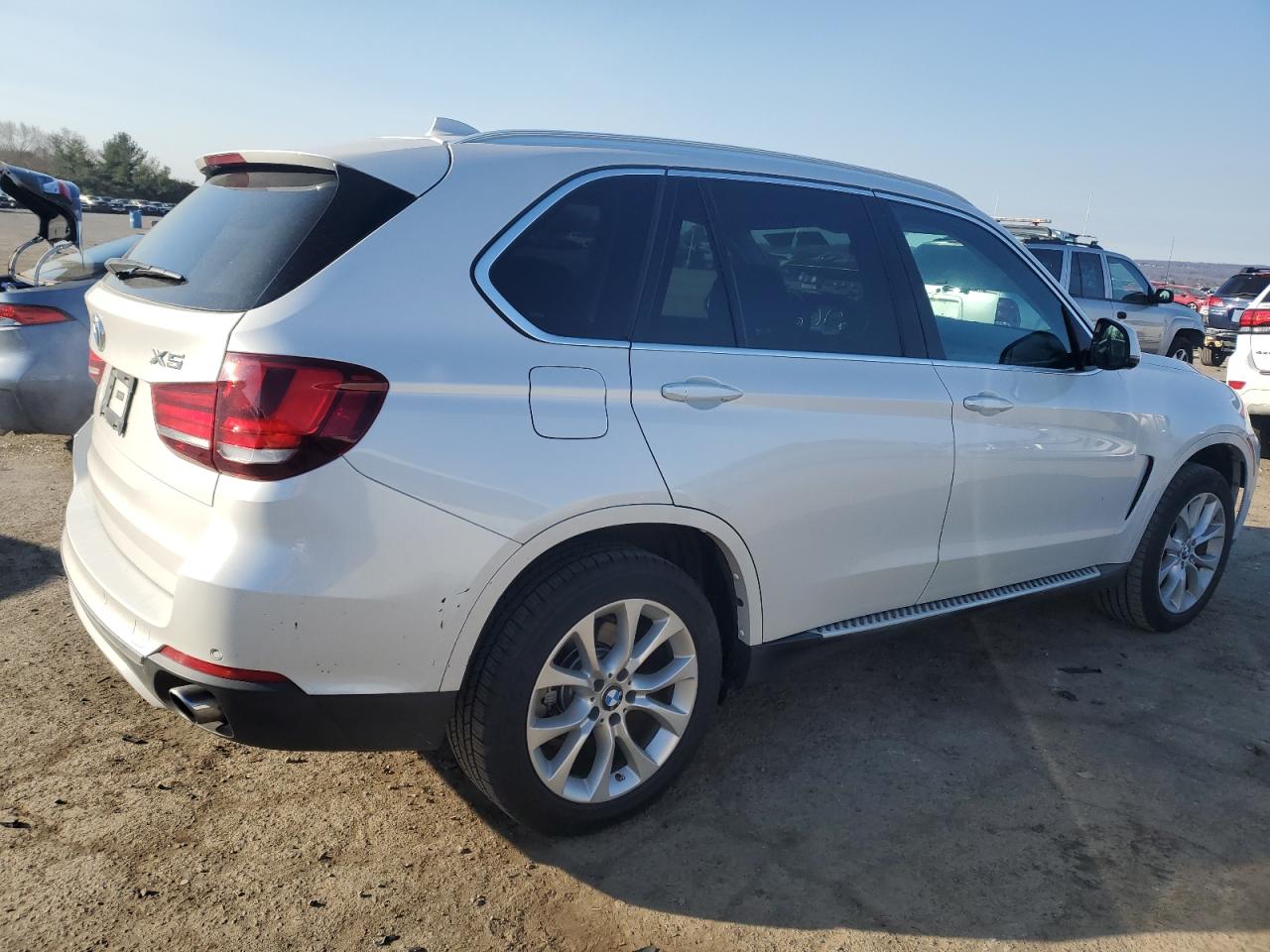 Photo 2 VIN: 5UXKR0C50F0K61058 - BMW X5 