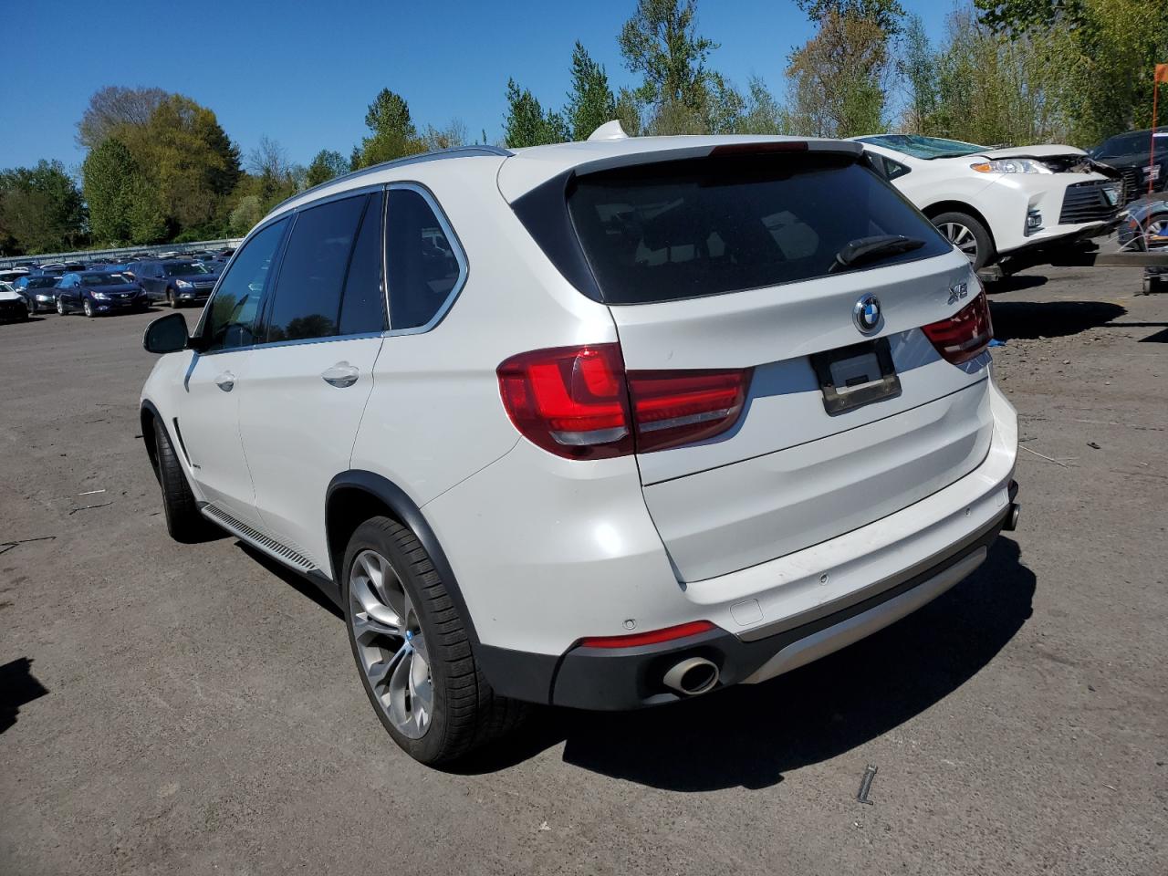 Photo 1 VIN: 5UXKR0C51F0P08092 - BMW X5 