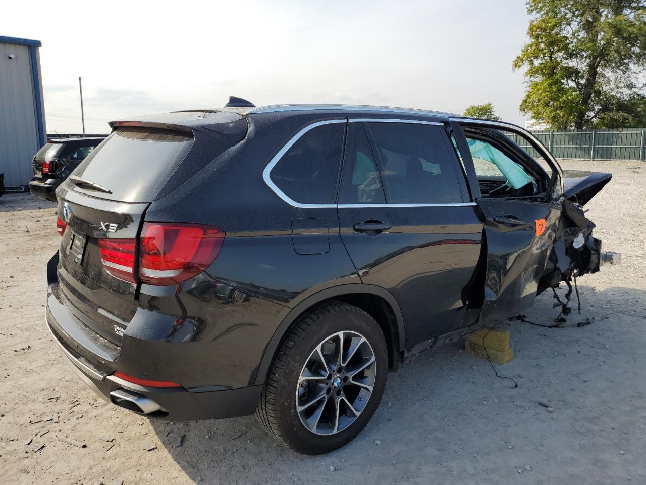 Photo 2 VIN: 5UXKR0C51J0X95601 - BMW X5 