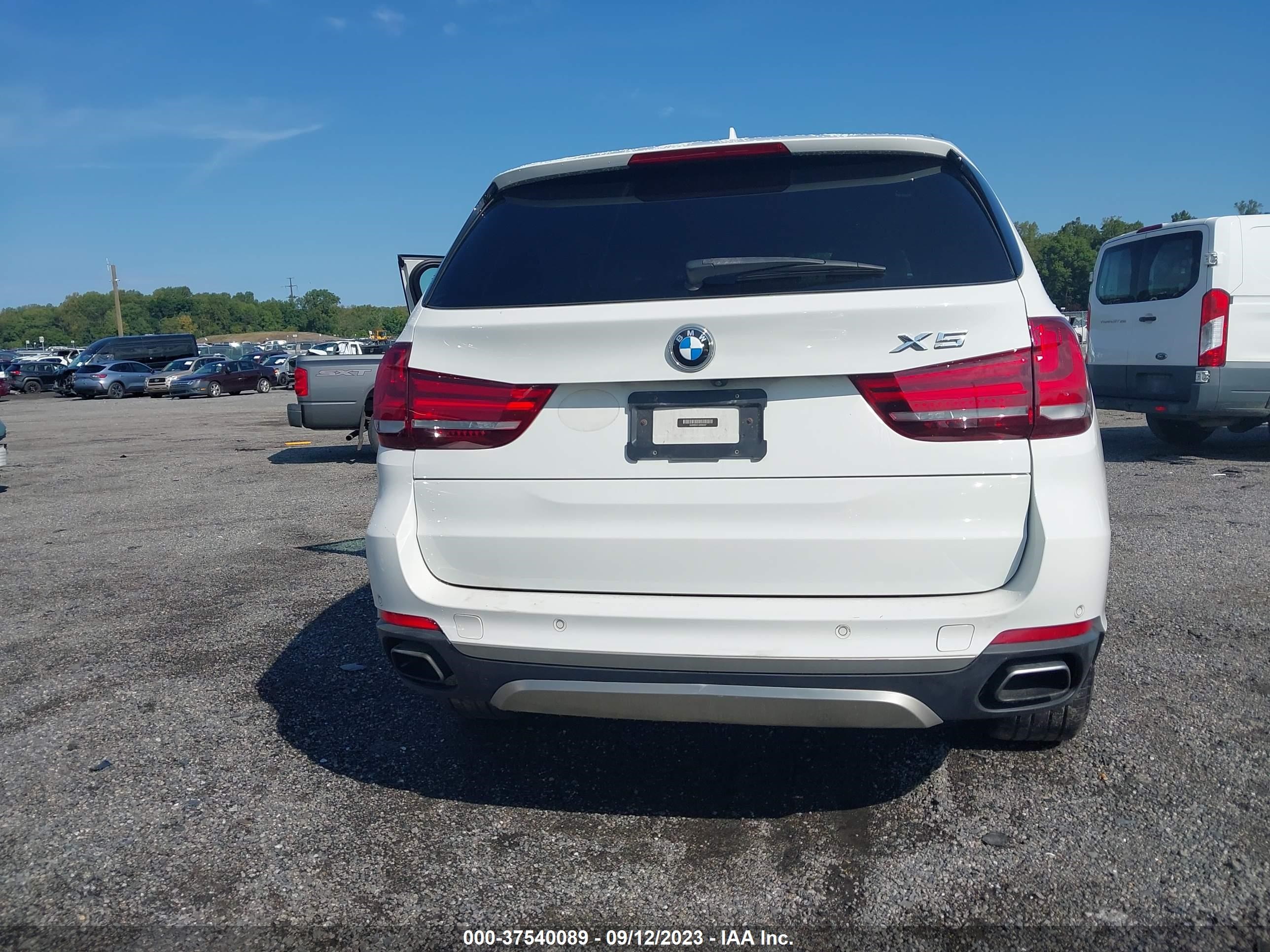 Photo 15 VIN: 5UXKR0C51J0X96067 - BMW X5 