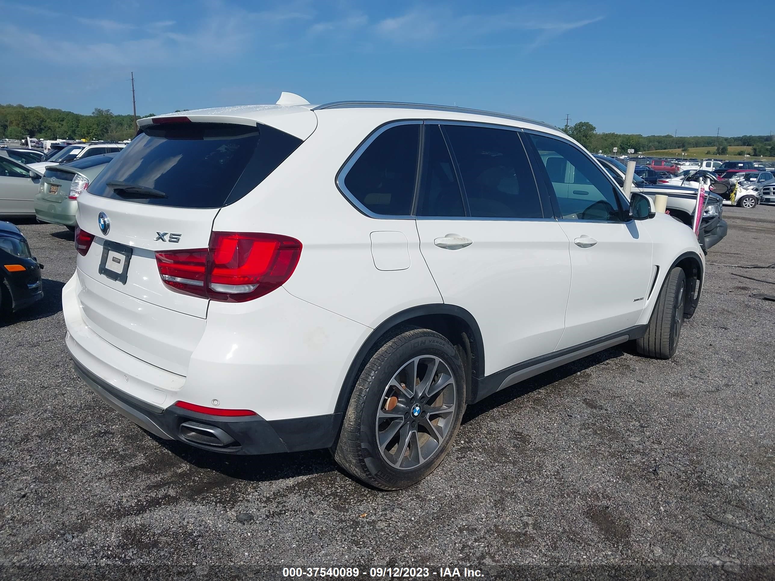 Photo 3 VIN: 5UXKR0C51J0X96067 - BMW X5 