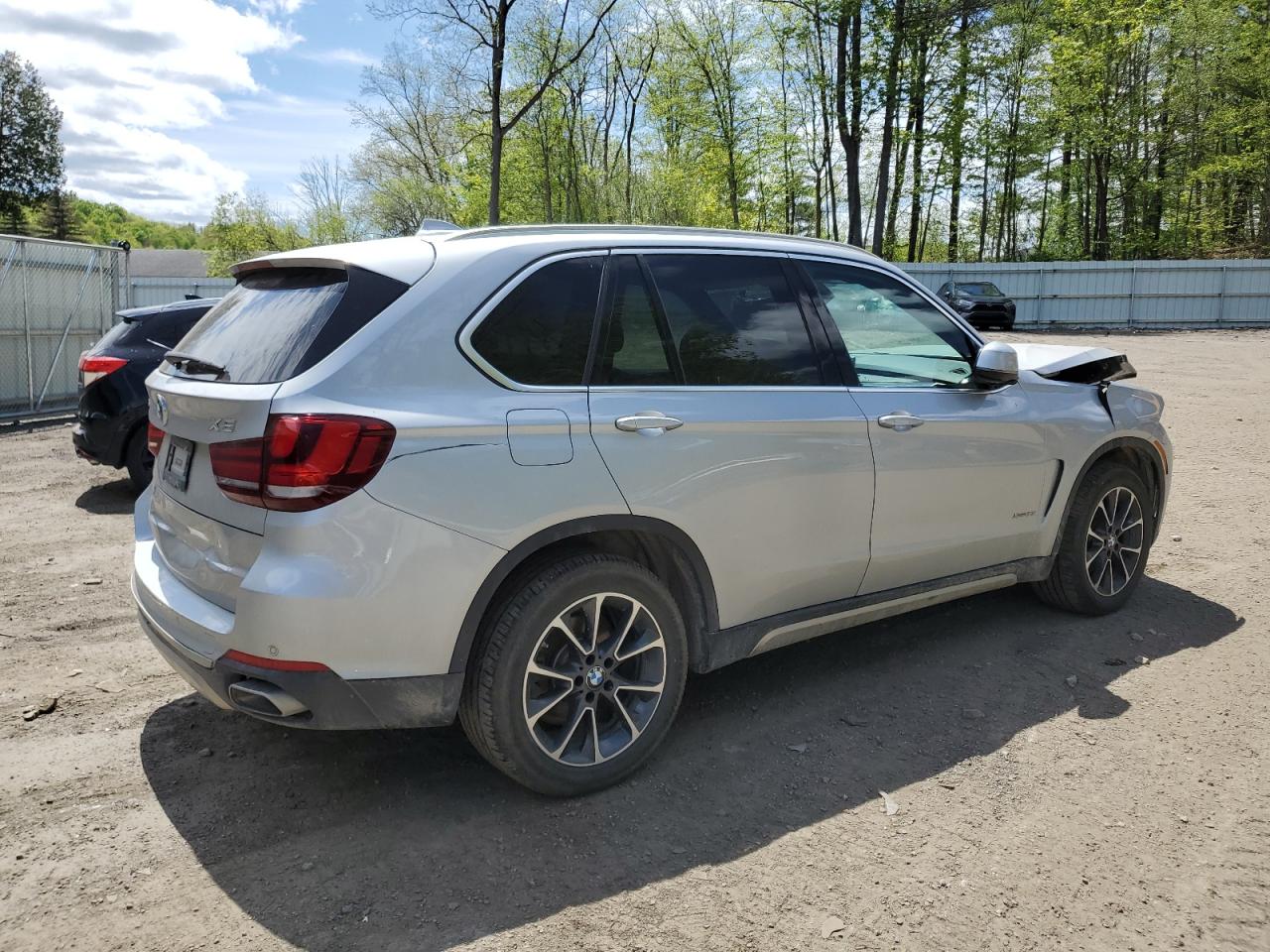 Photo 2 VIN: 5UXKR0C51J0Y00165 - BMW X5 