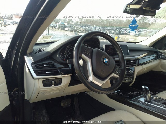 Photo 4 VIN: 5UXKR0C53F0P04271 - BMW X5 